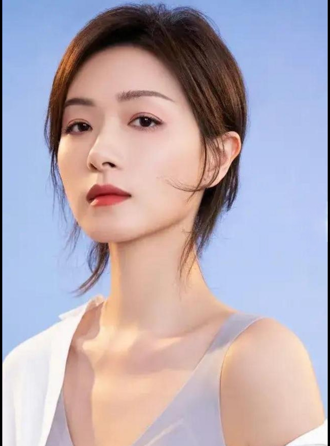 那些具有清冷气质的女星们  一笑倾国倾城  不笑冷艳冰霜