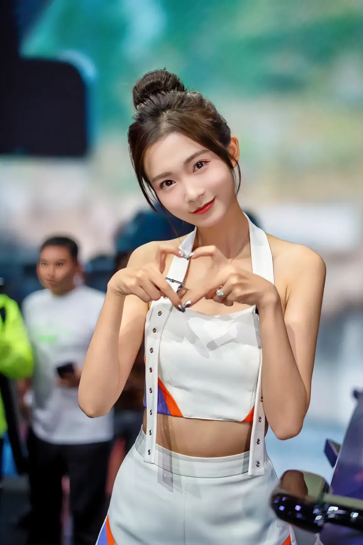 向来以甜美形象示人的李凉凉,竟然爆了粗,这可把大伙惊着了