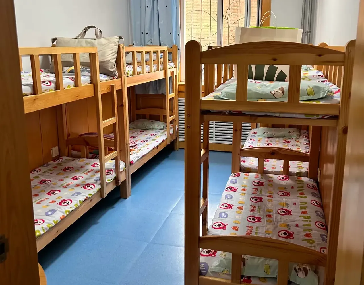 她小区的邻居开了3年,一直保持在40多个小学生,只吃午饭每月650元,吃