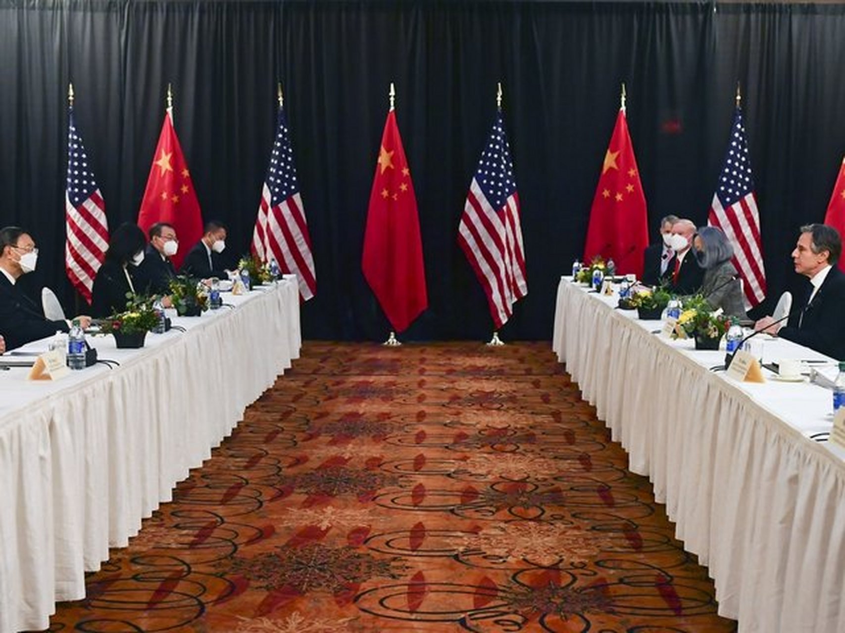 中美阿拉斯加会谈时中国以第三世界国家的领袖第一次在公开场合跟超级