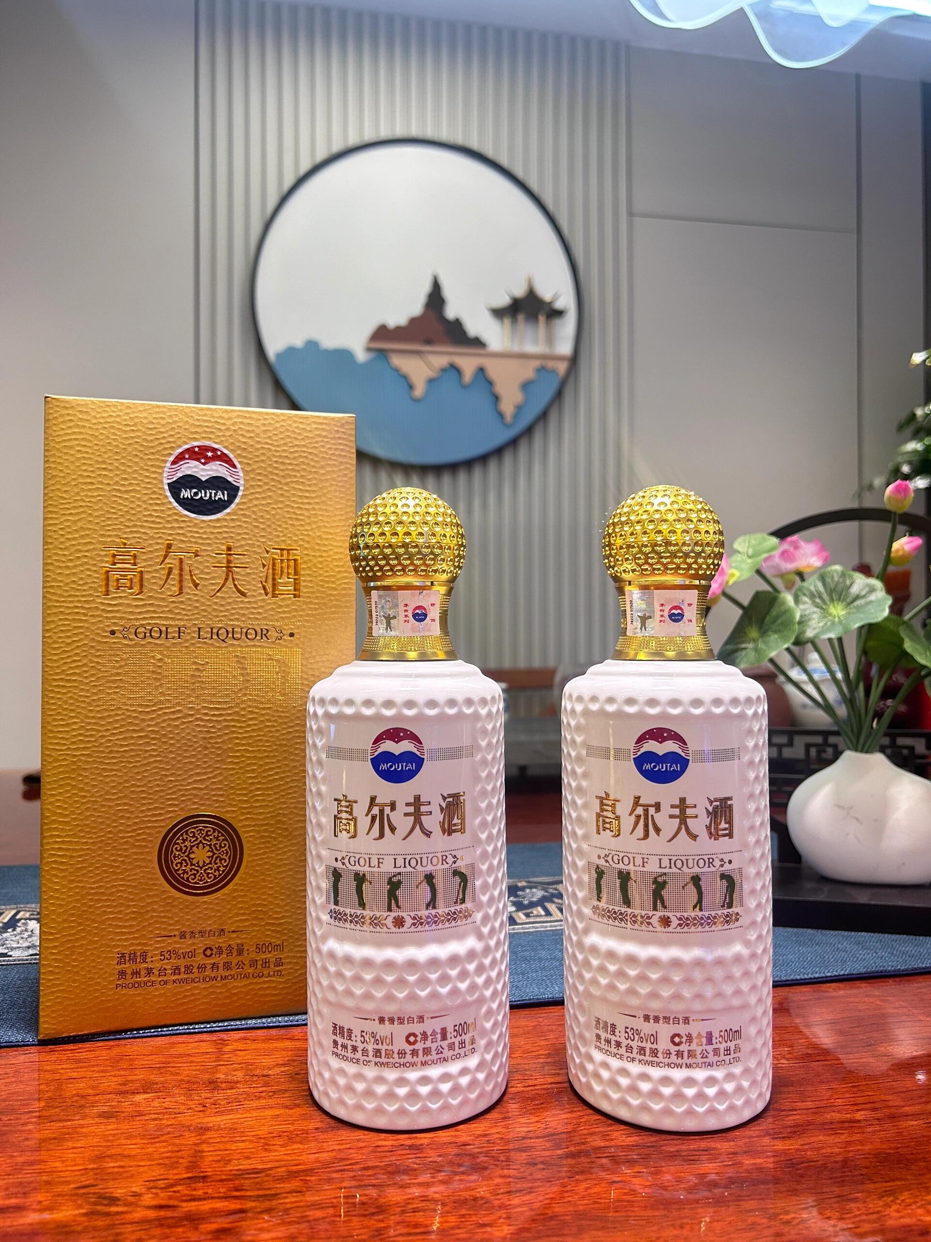 别人在夸奖你的时候,你也要学会把这个夸奖转移到他