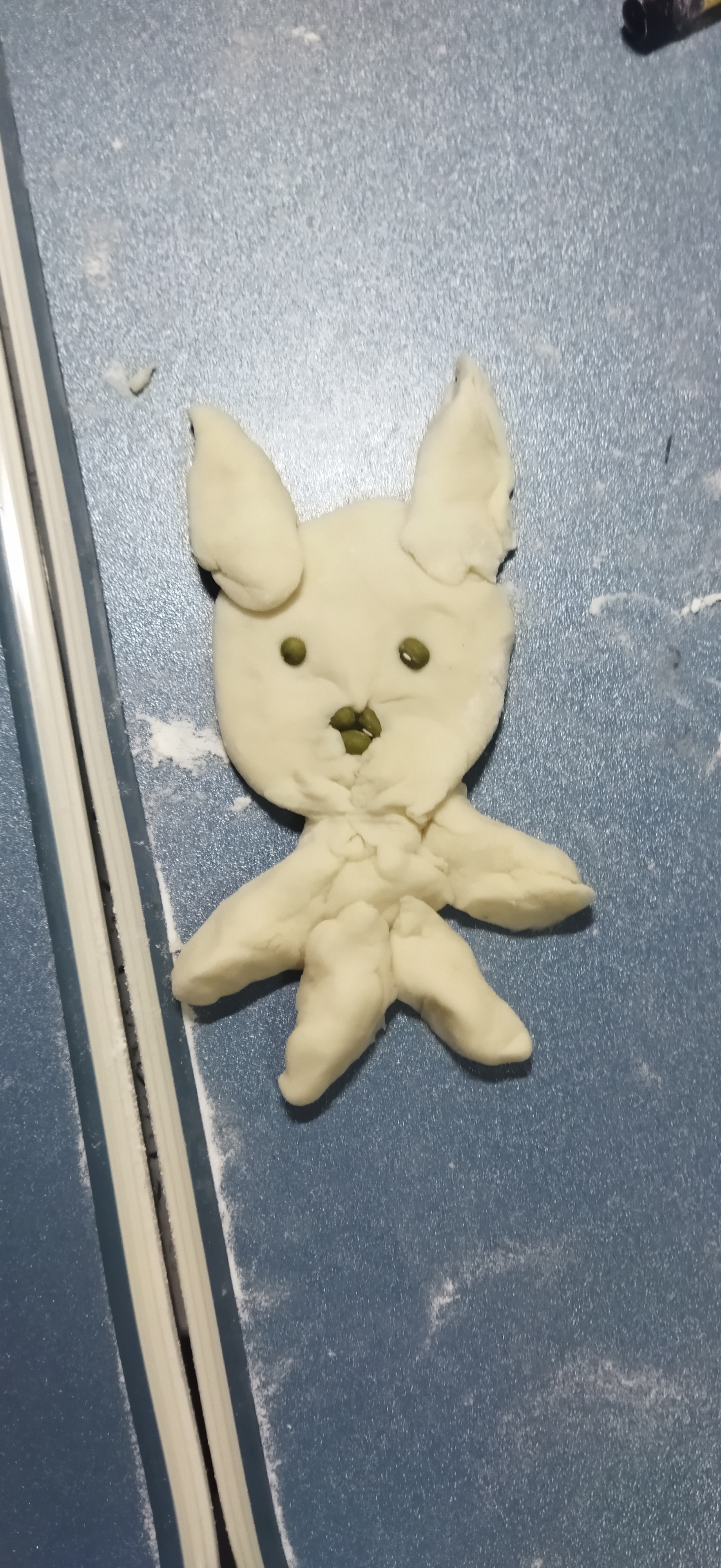 我用面粉捏的小兔子