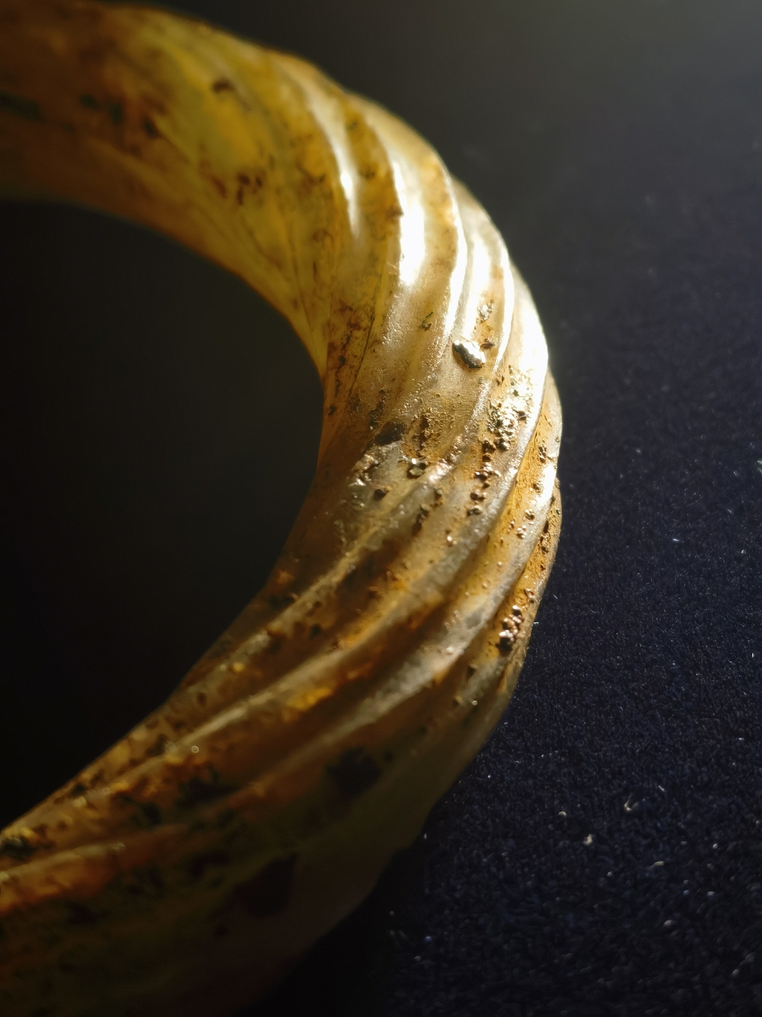 汉朝绞丝环—和田玉