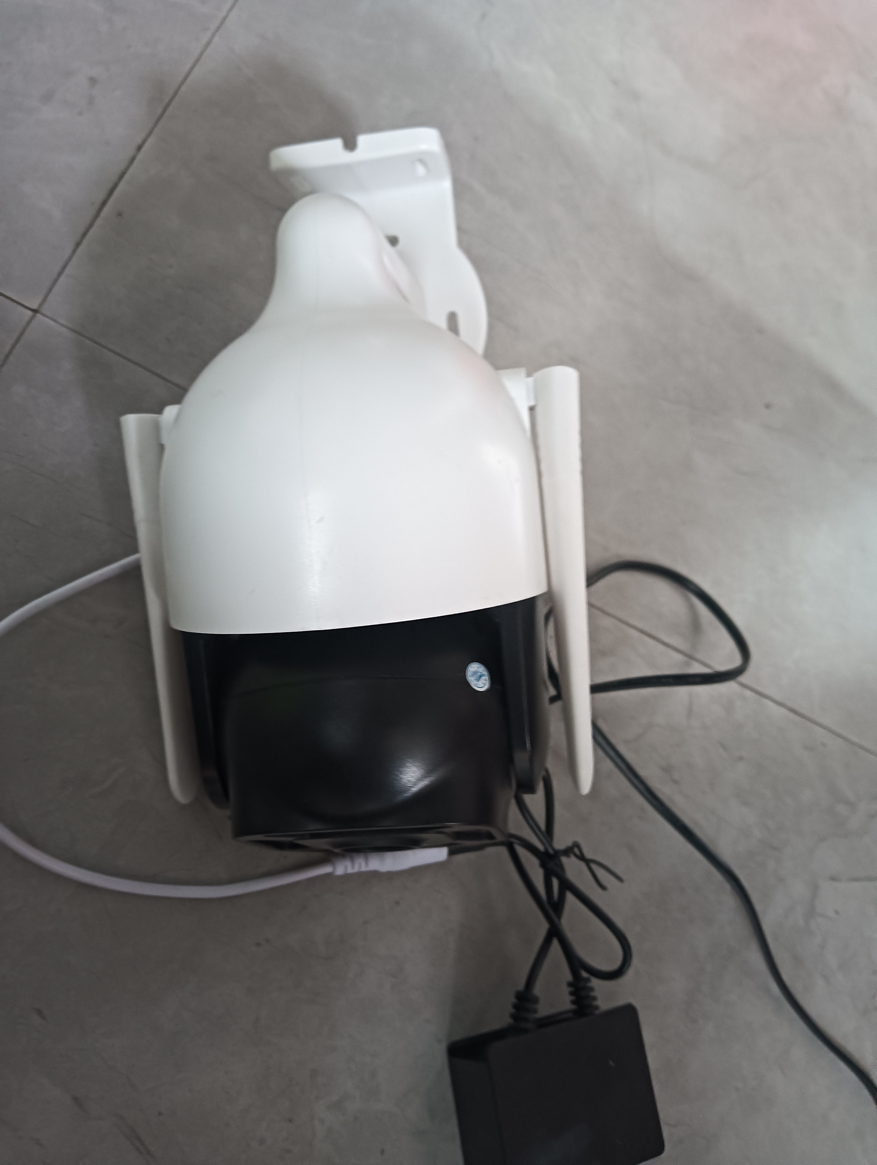 这款监控我在网上买的,用了一个月左右,商家就打电话来叫我充值流量