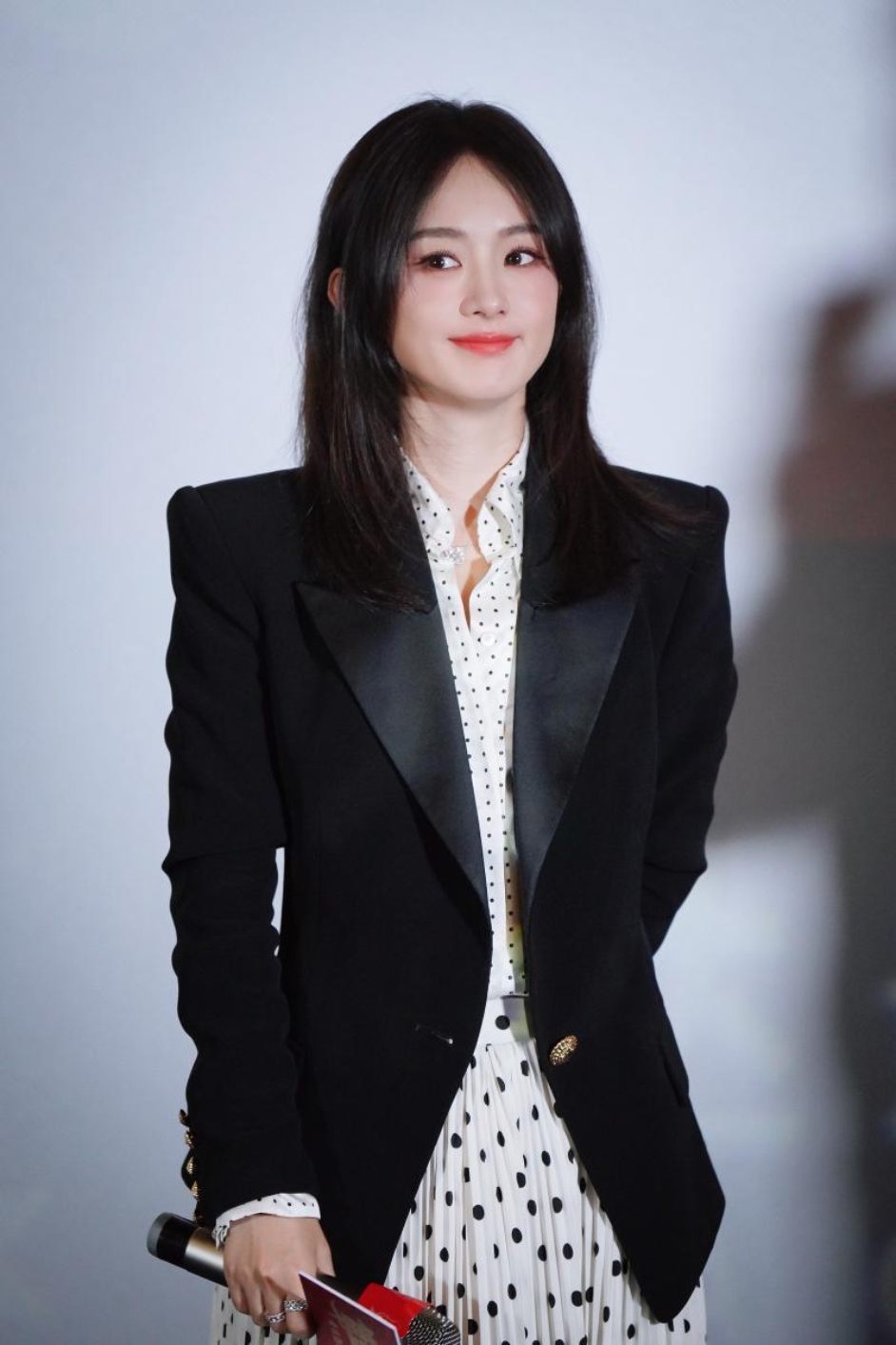 这是赵丽颖吗?怎么感觉胖了呢?面部圆圆的了是怎么回事呢?