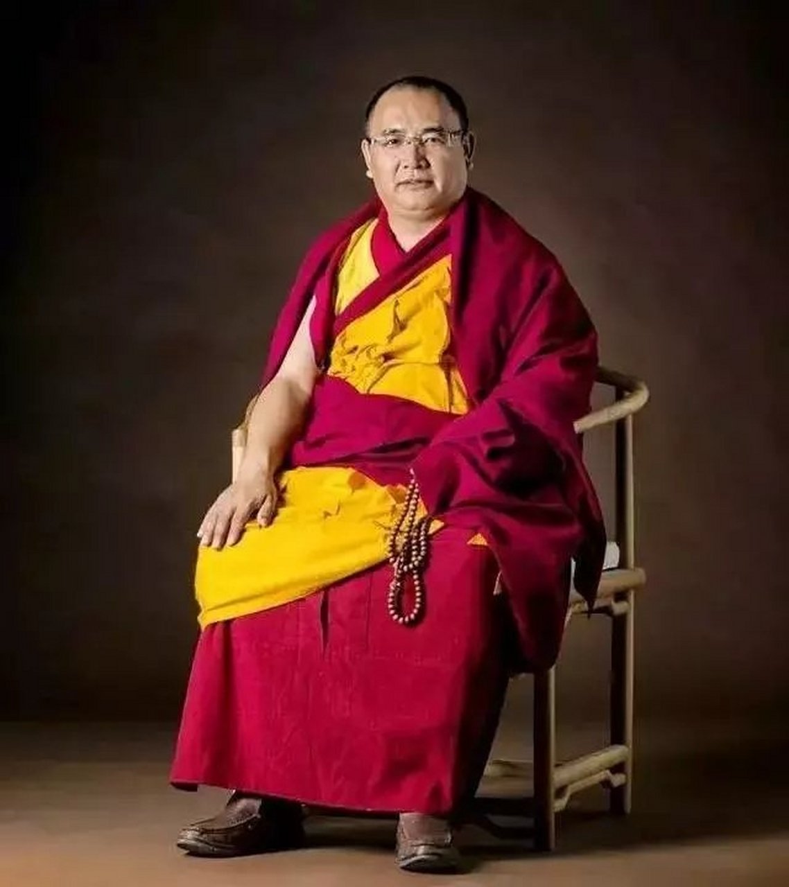 师长:迦那格西·洛桑嘉措 简介  嘉绒·迦那格西·洛桑嘉措,1973年生
