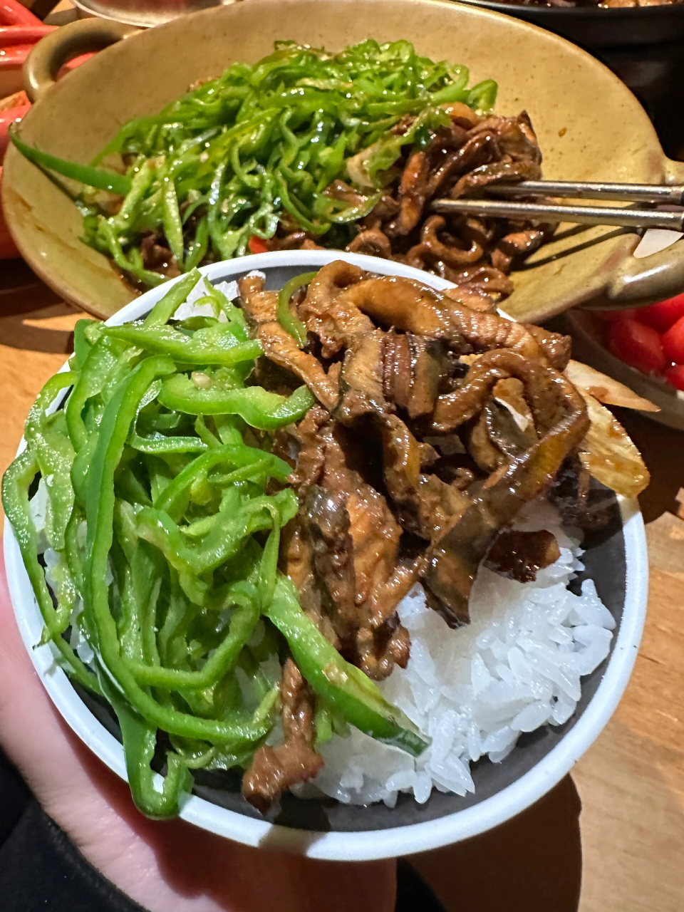 跟着彭于晏,华晨宇去吃的,一家在武汉商圈的湖北菜.