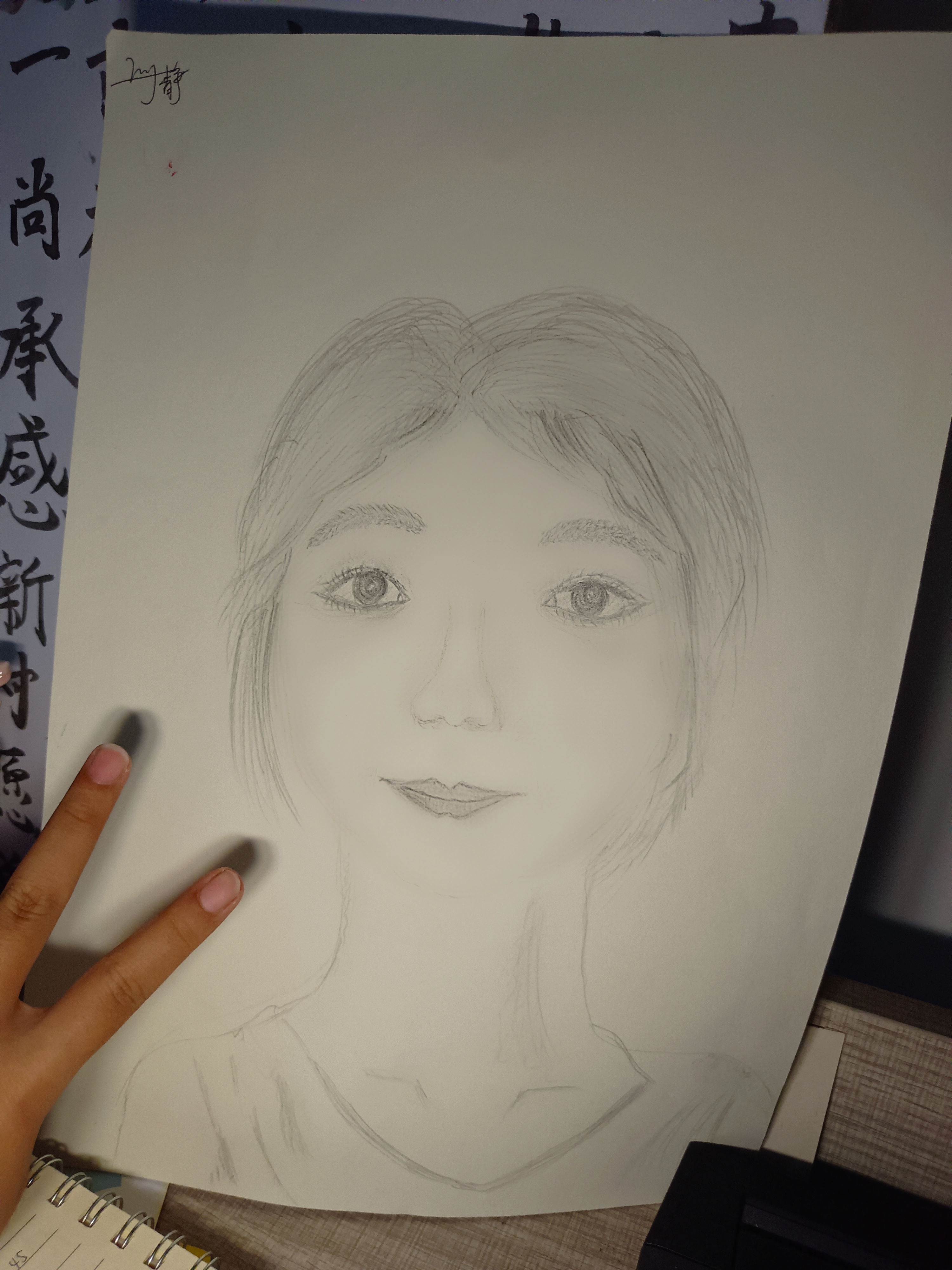 自画像女生素描图片