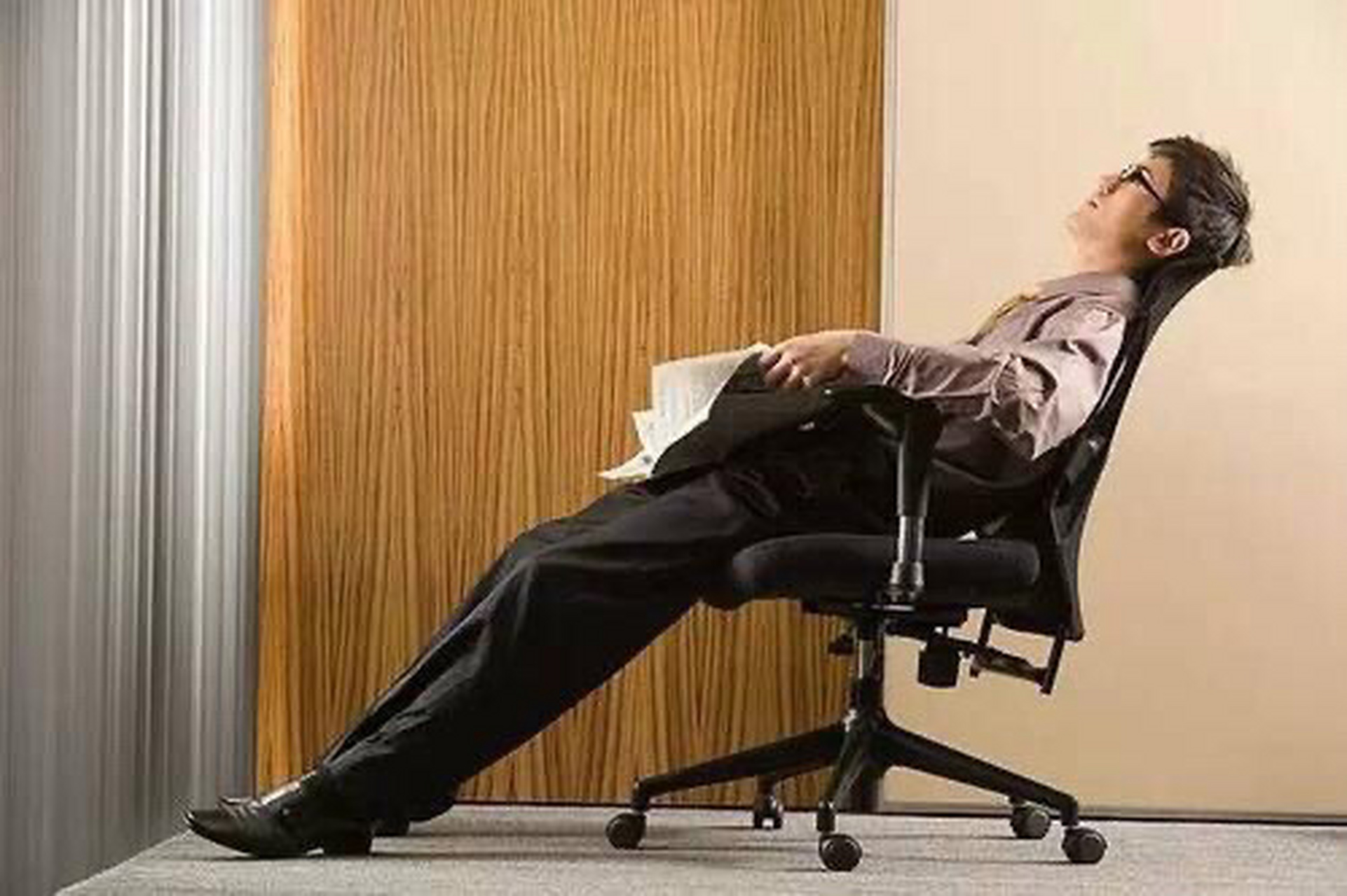 老耿曾经有一份很稳定的工作,国企!在那里混了10年.