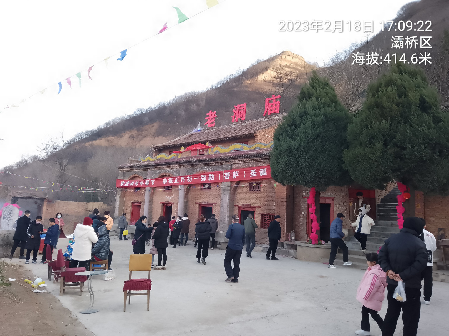 西安东郊老洞庙的戏曲今天就开演了,连续三天.