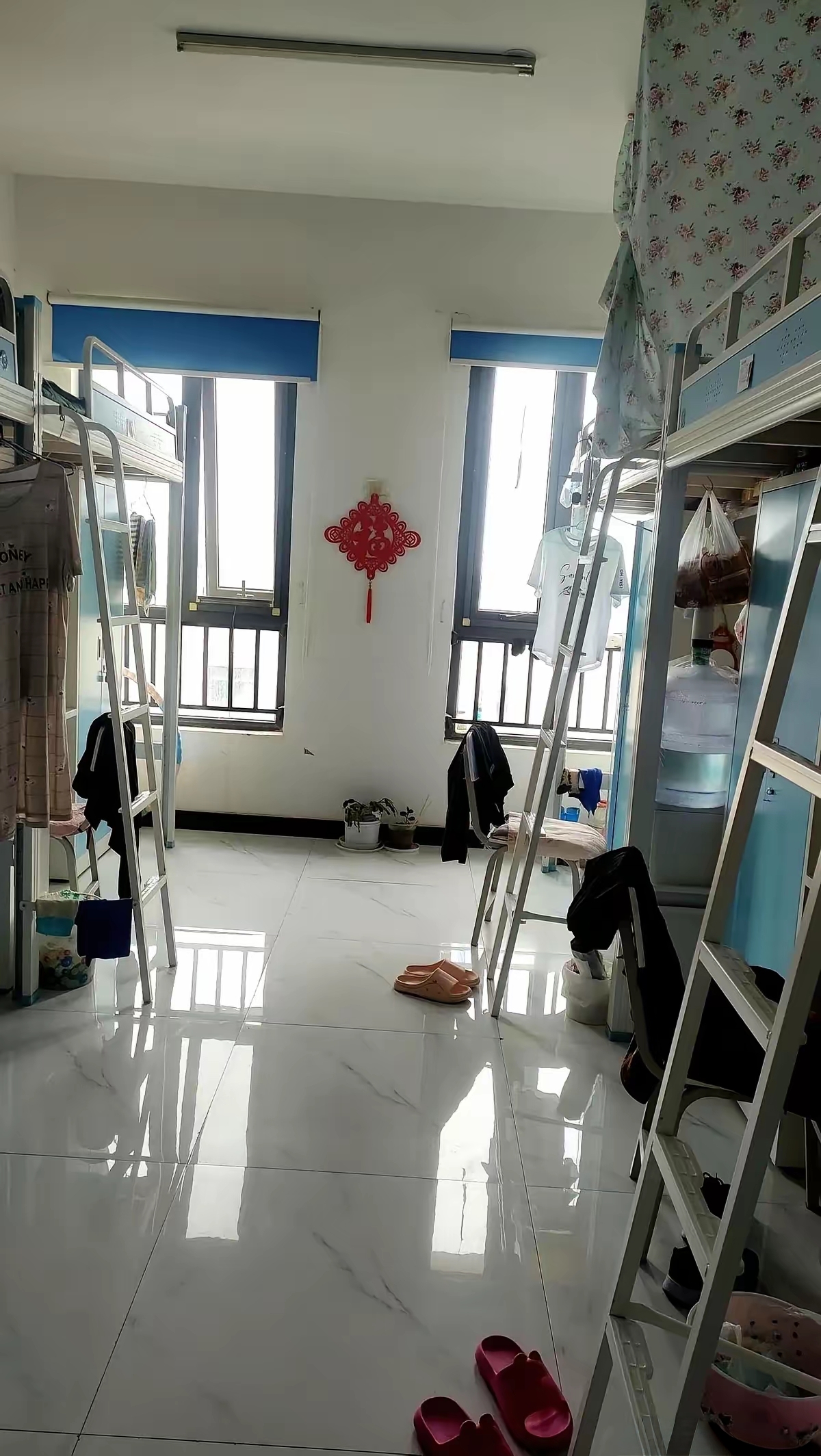 我们宿舍的大姐在公司已经干6年了