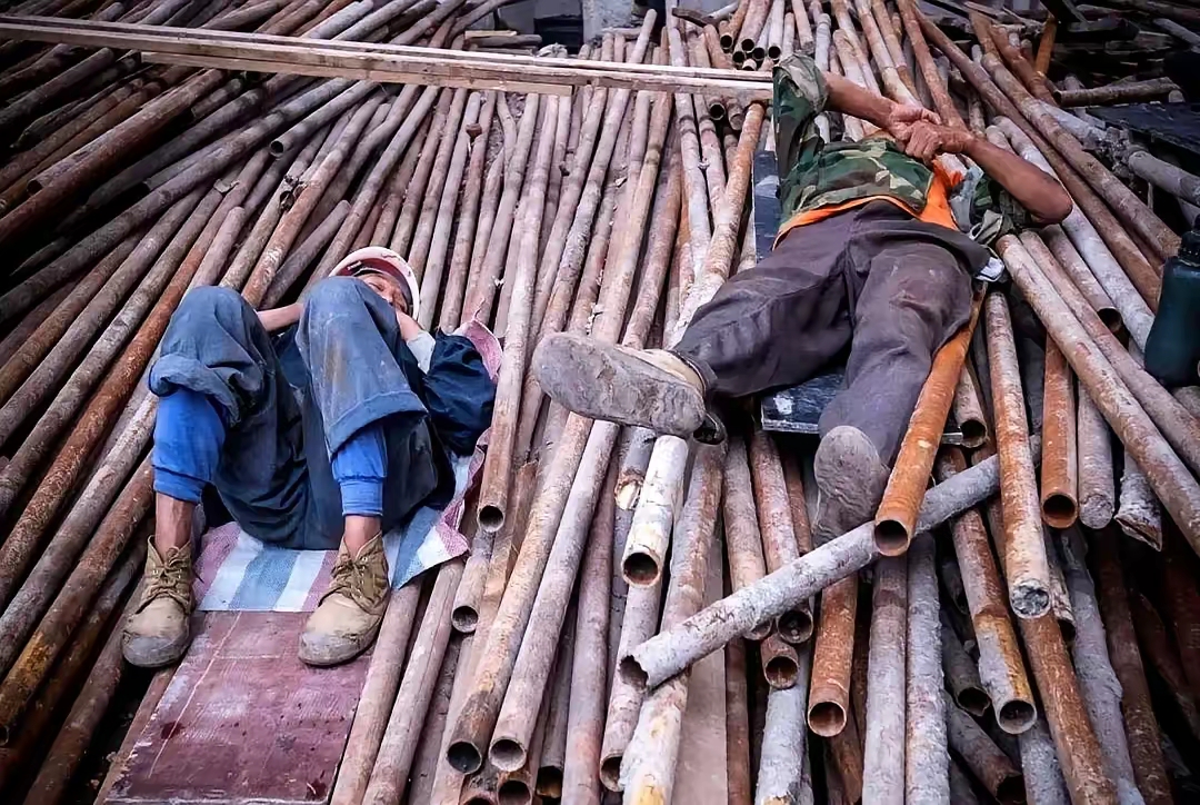 身边一个干体力活的农民,最近因为中暑,导致热射病不幸死了