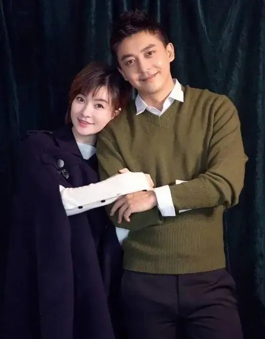 老公叫李佳航,老婆是李晟,这对小夫妻在拍电视剧时认识然后爱上