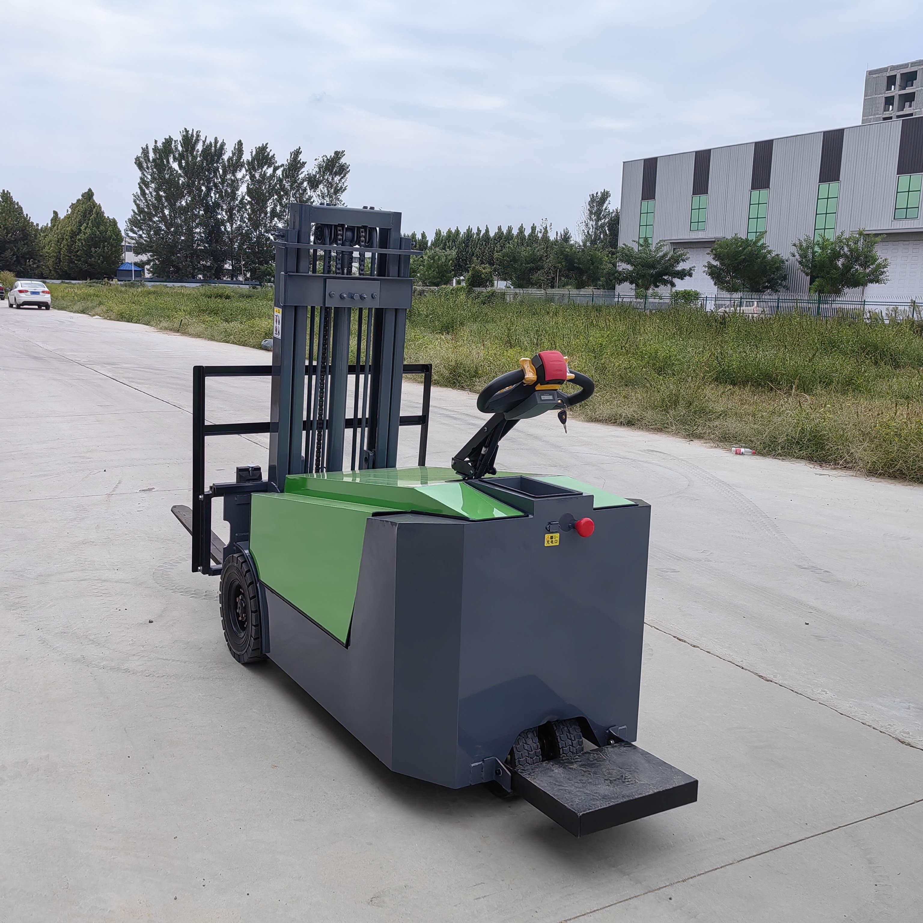 战驾驶电动叉车  小型电动叉车