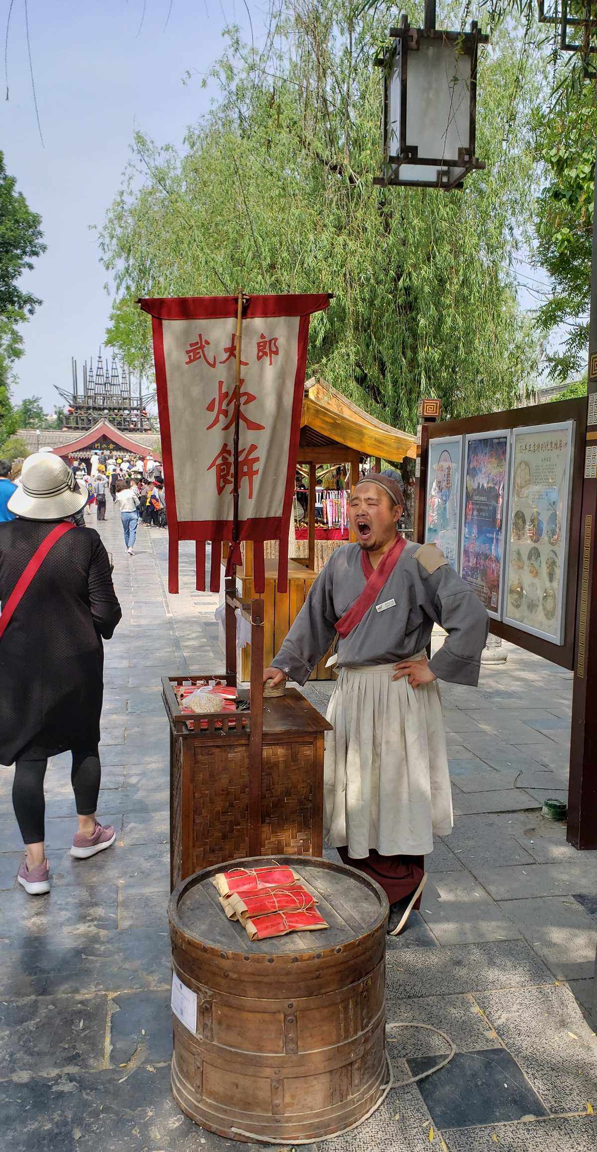 武大郎近来由于忙着扩大自己的餐饮公司,对后院有点照顾不周,又加上