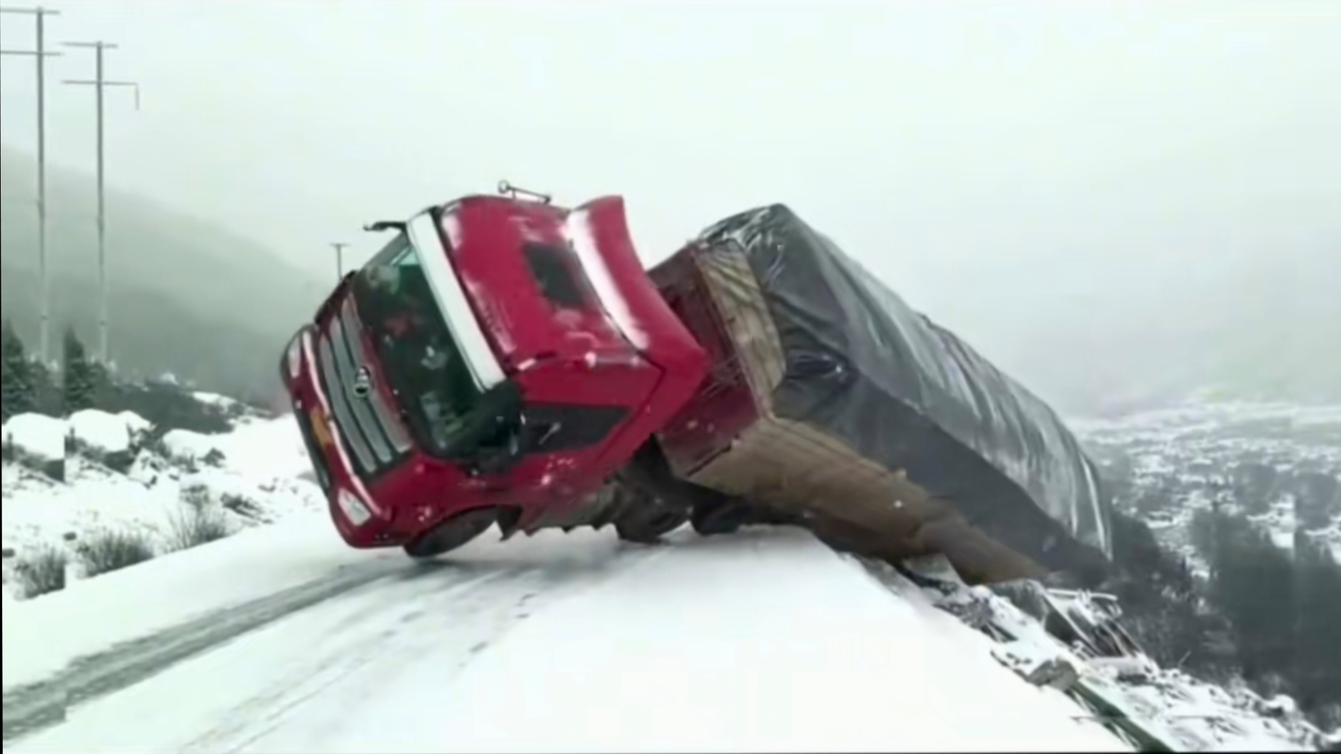 雪天货车事故图片大全图片