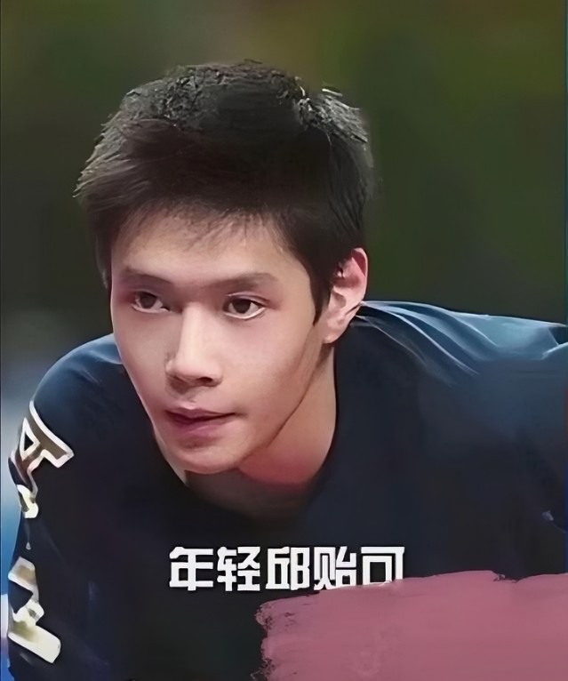 孙颖莎的教练邱贻可年轻时的照片和现在的照片放一块晒出来对比.