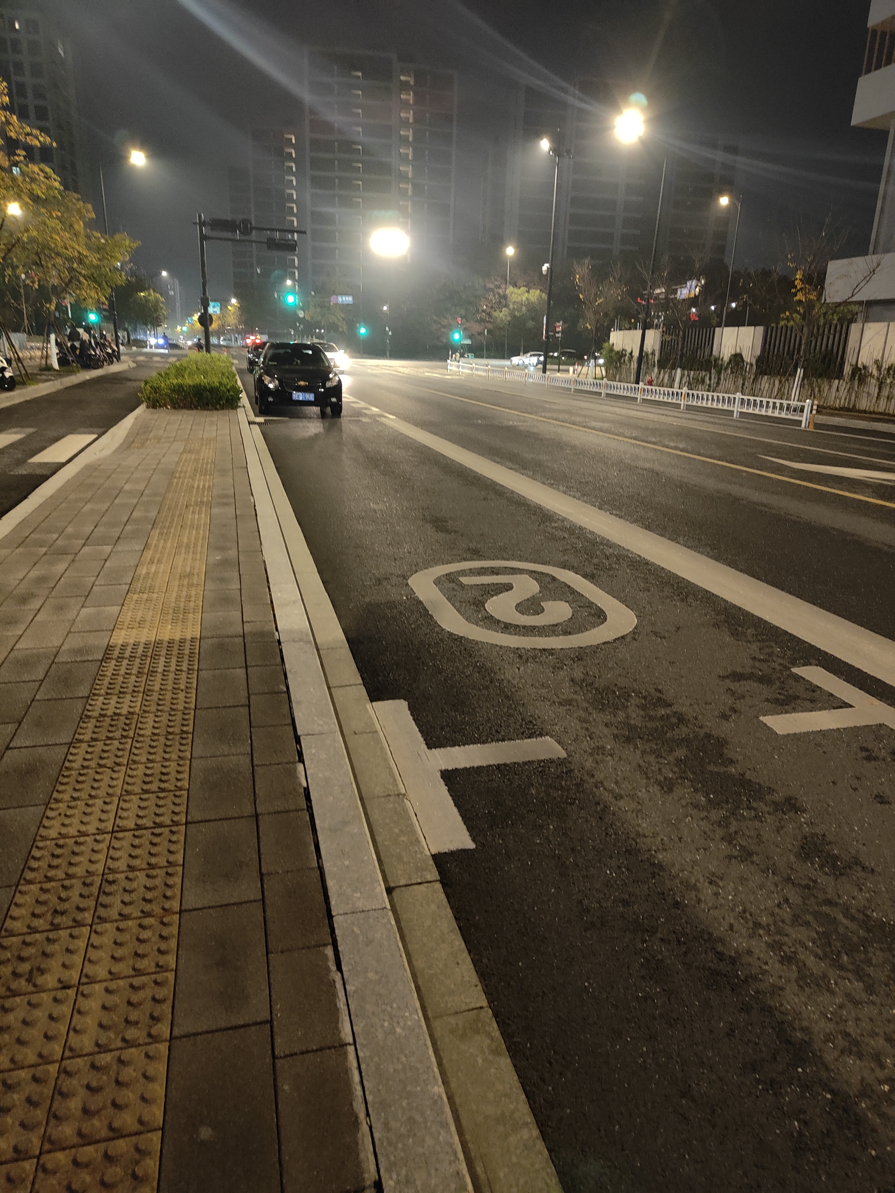 车辆在道路上行驶