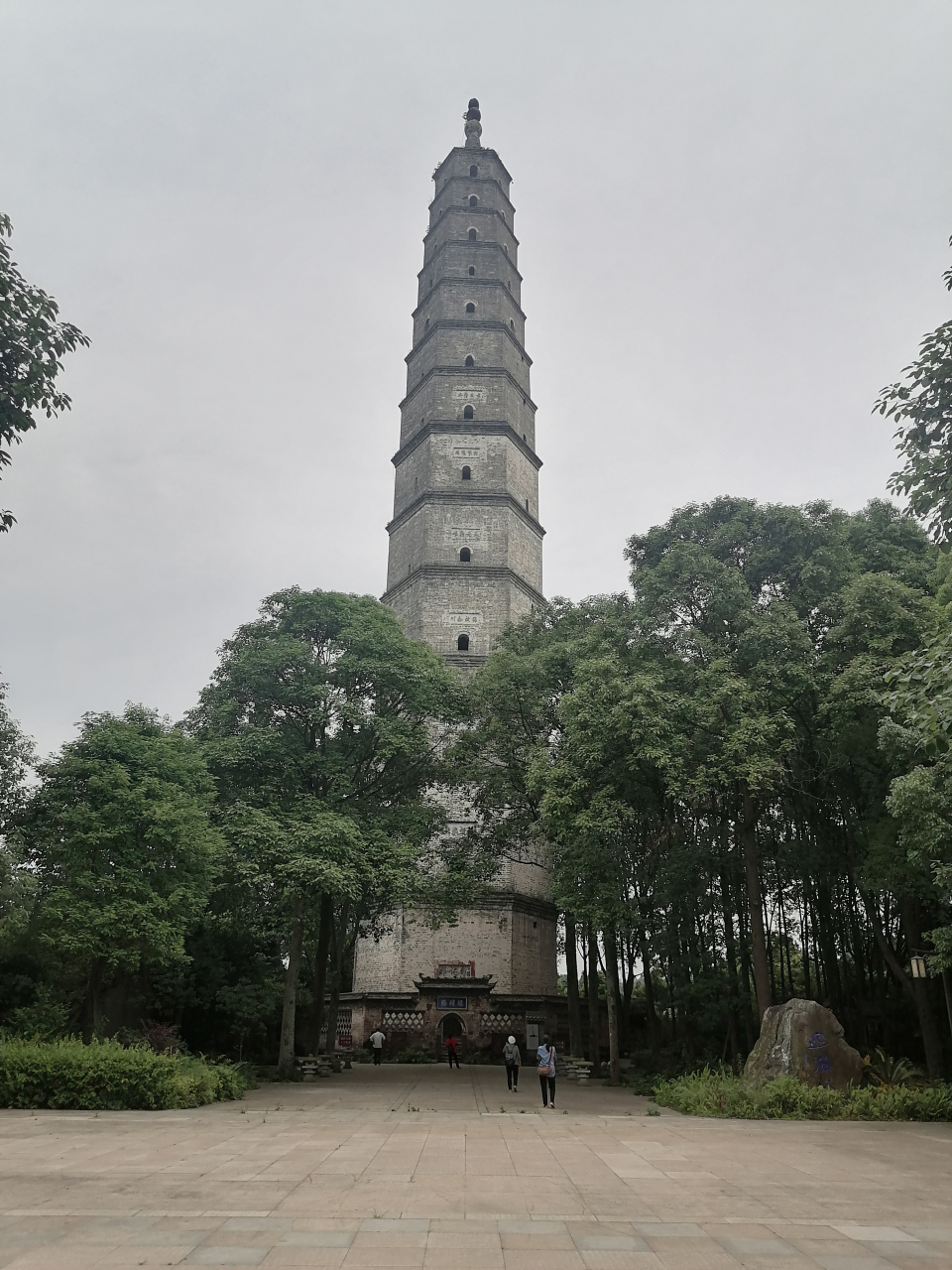 邛崃高耸的回澜塔