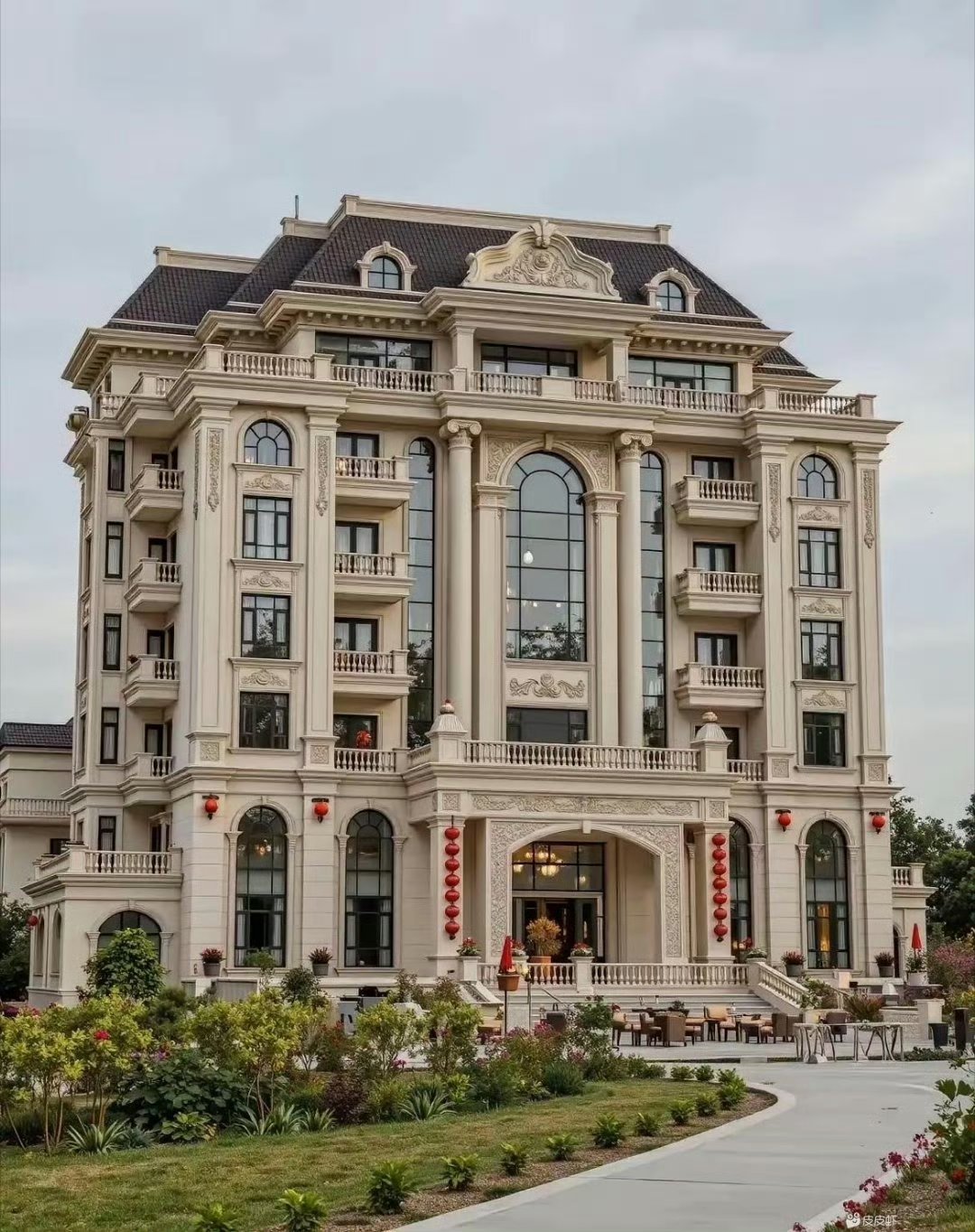 这是福建农村的一栋私人别墅,像这样子的房子大概多少钱能建成?