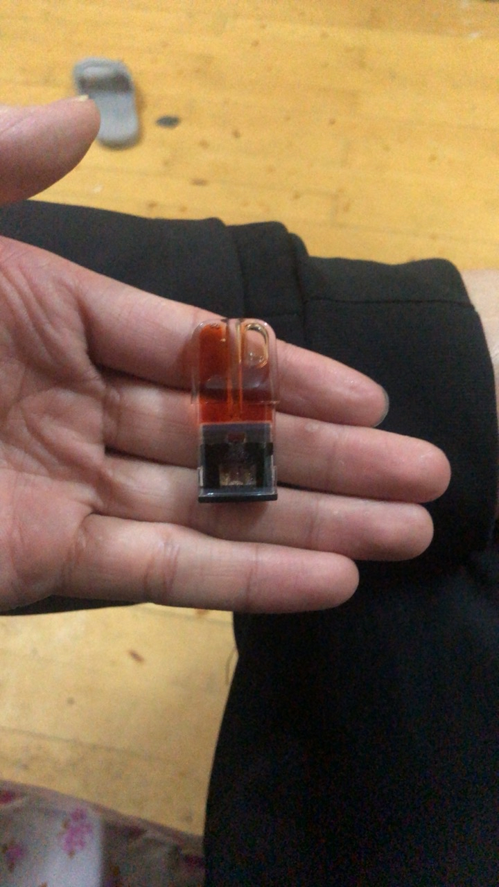 绿萝的烟弹颜色这样正常吗?