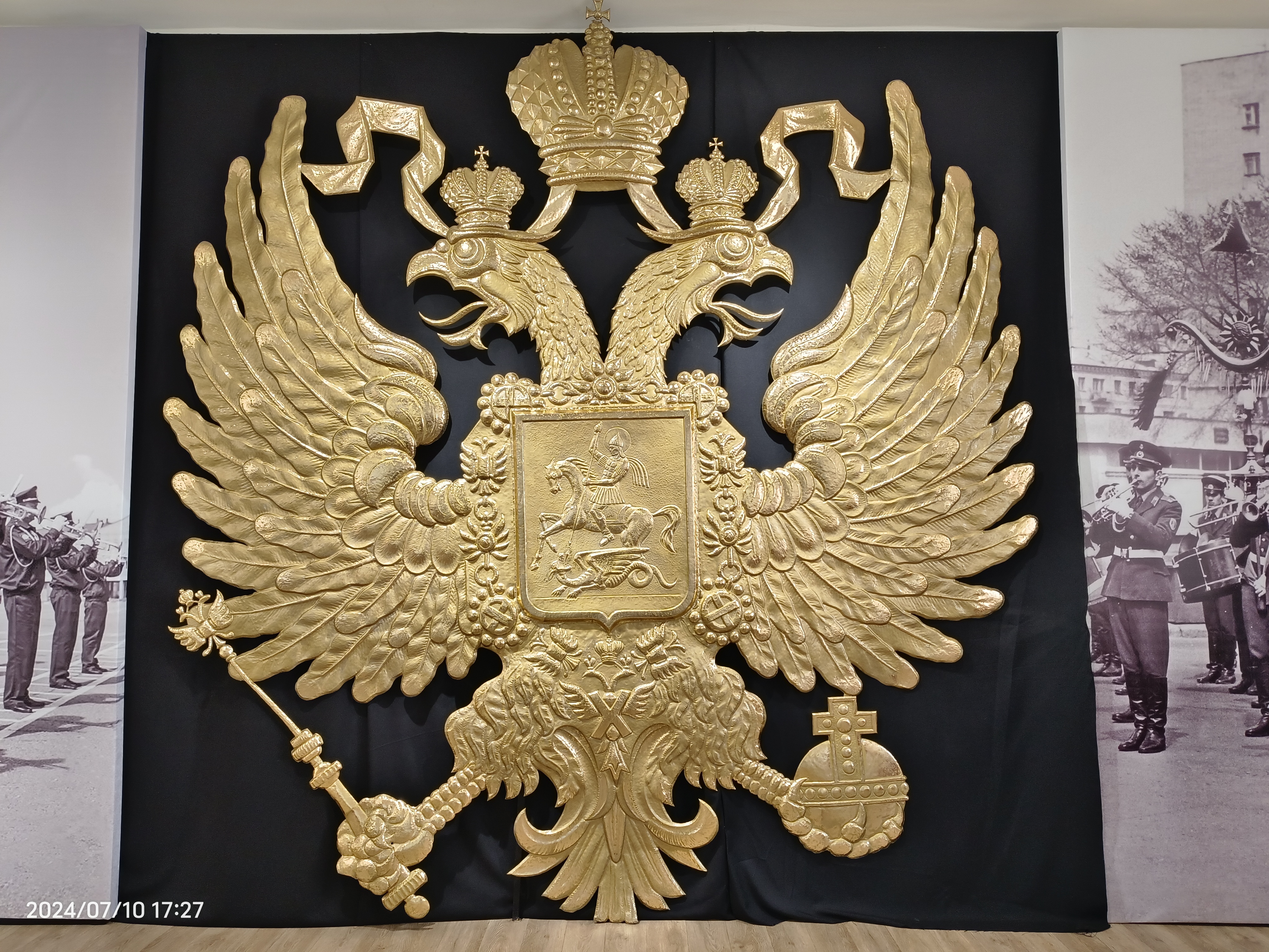 俄罗斯布市 折戟沉沙铁未销,自将磨洗认前朝.