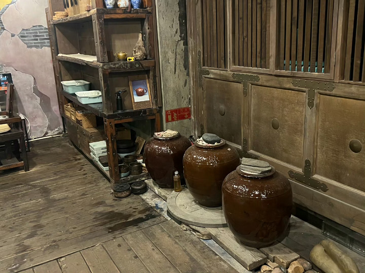 深山穷谷遂真性,寂寞无人亦自芳