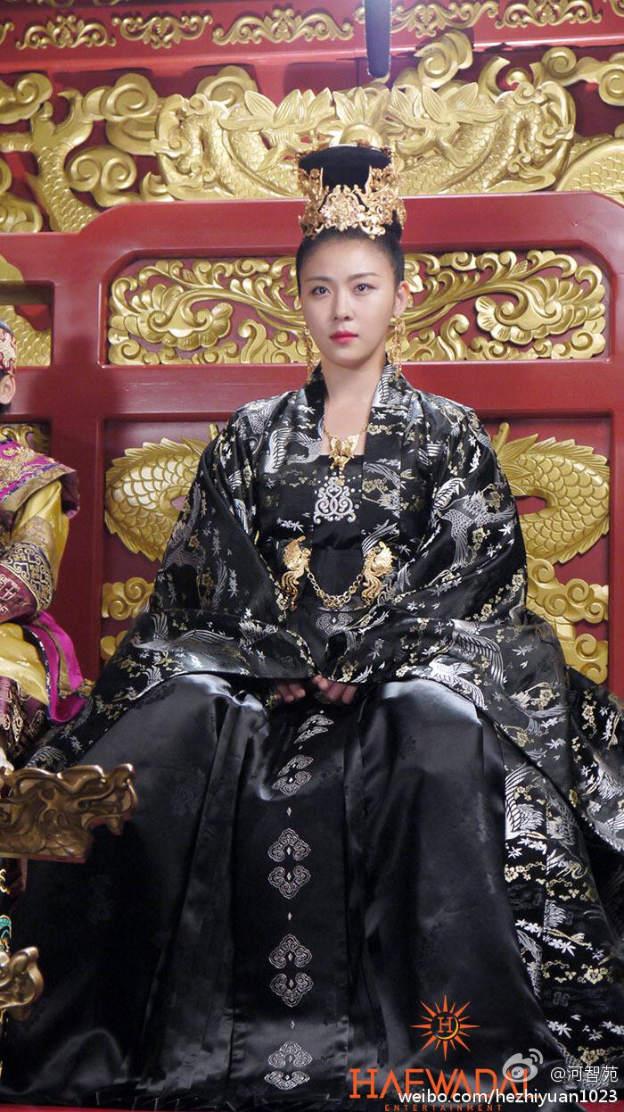 元顺帝第三任皇后,韩国电视剧《奇皇后》中的女主角,由韩国演员河智苑