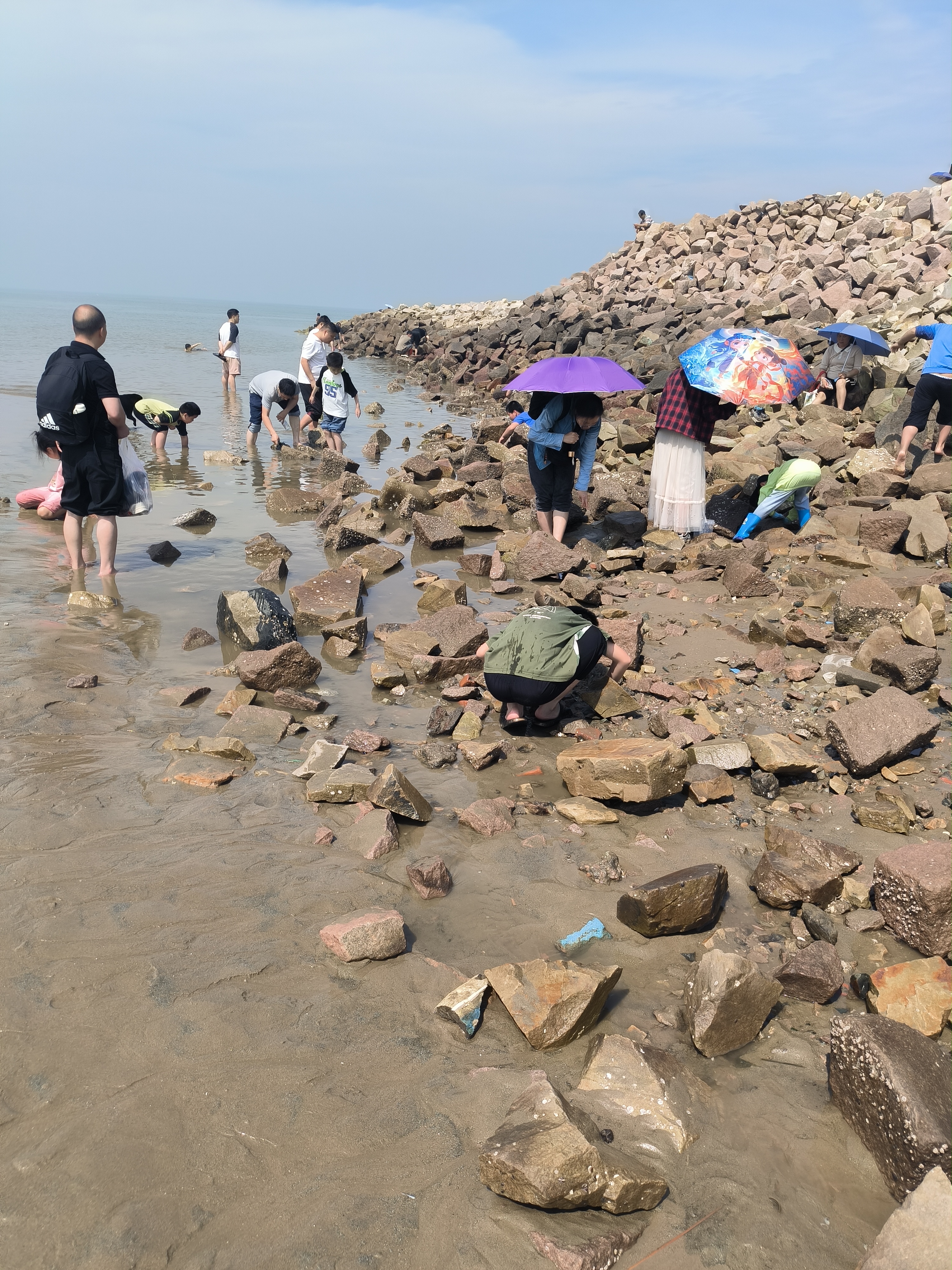 官员不管哪一级都是剥削者,不劳而获,都是对老苦大众最大的恶!