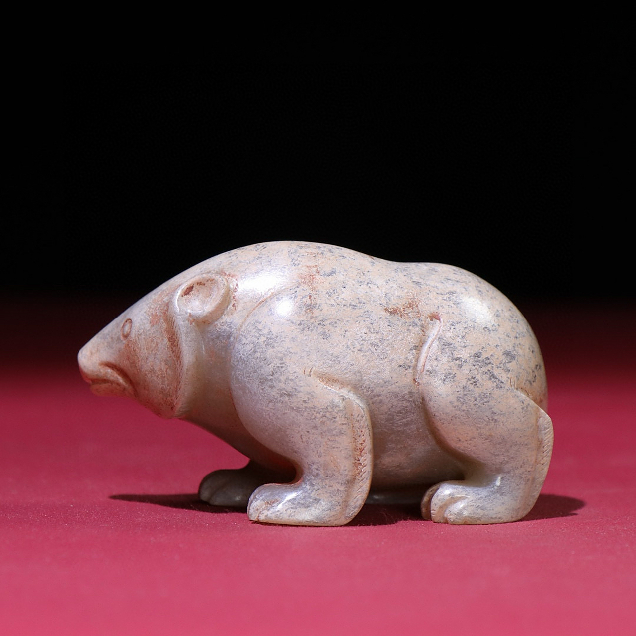 臻品旧藏,汉代生坑灰皮沁圆雕玉熊把件@包浆厚重,沁色入骨,工艺精湛