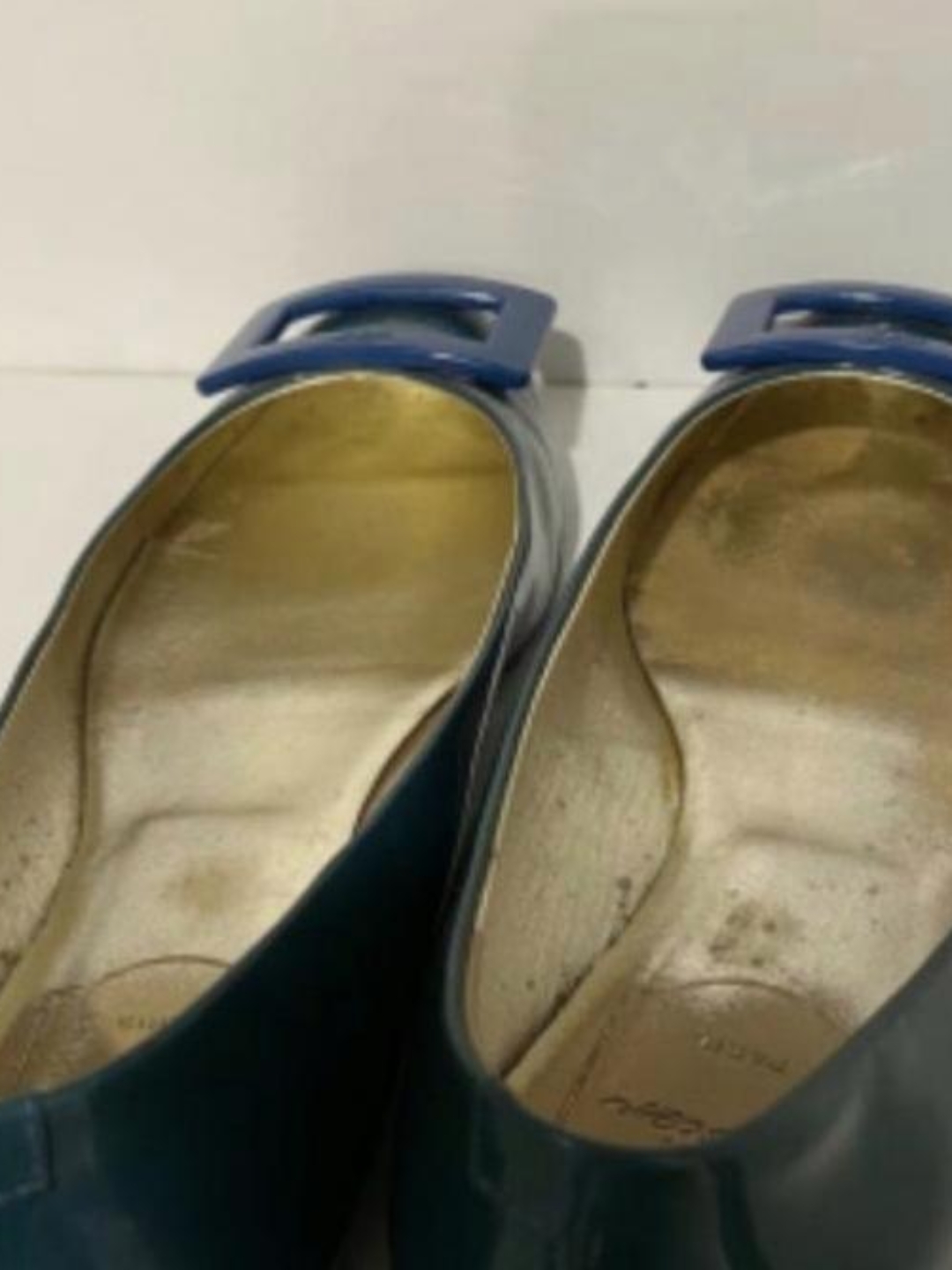 不能垫鞋垫,所以有时走路走的多了,脚底下就会出汗,时间久了,鞋子里面