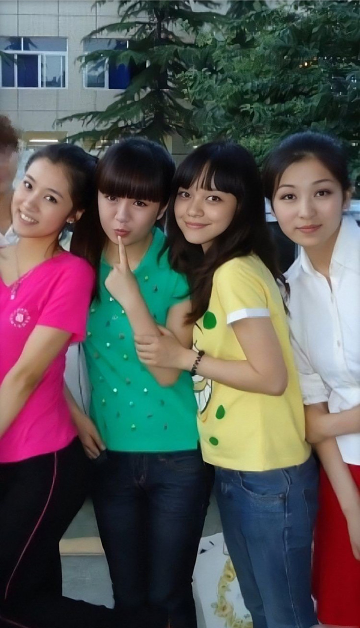 这四个女生,只看第一眼你觉得谁最漂亮? 676767