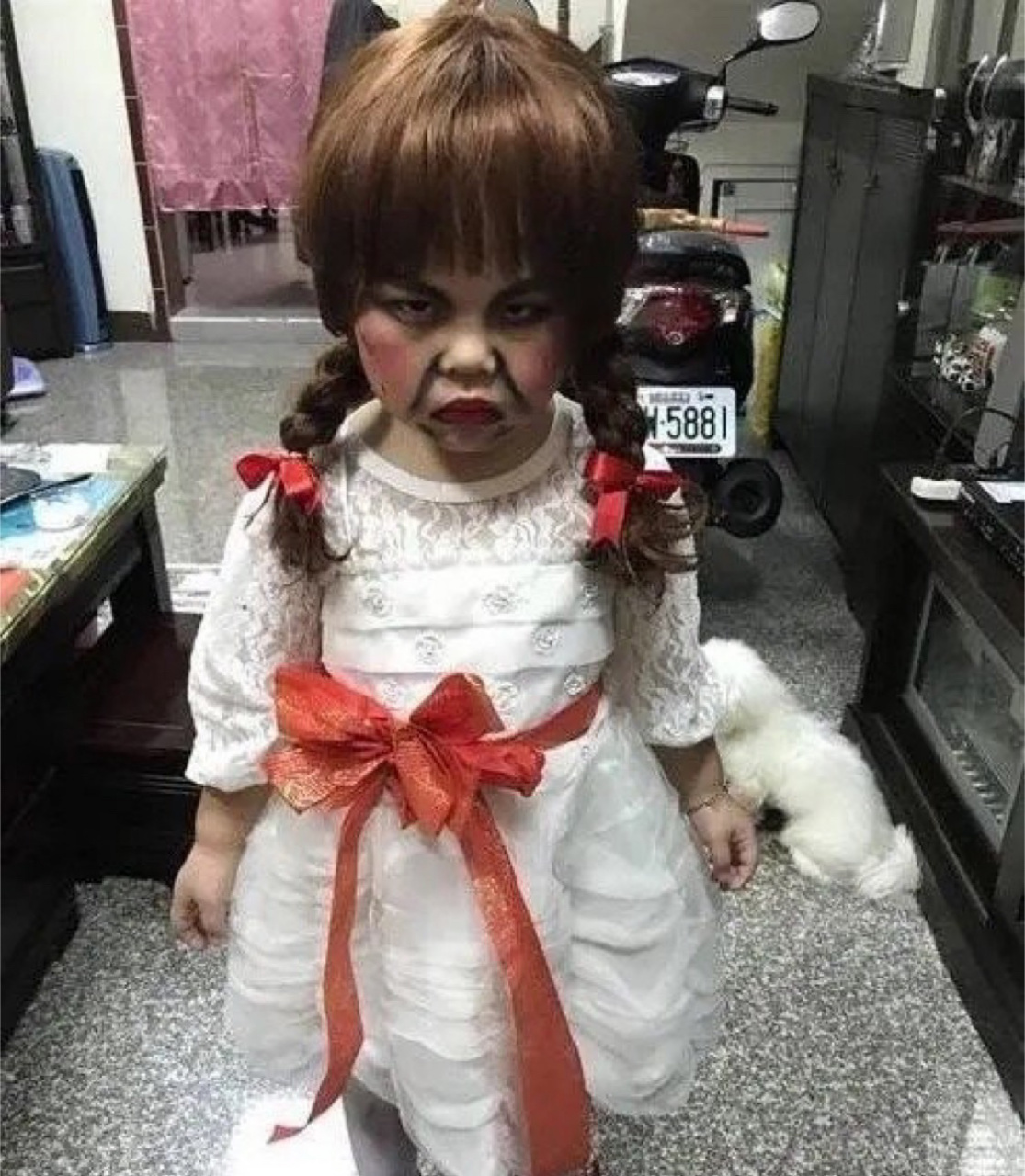 幼儿园布置任务:要求家长帮小朋友化妆,每个小朋友上