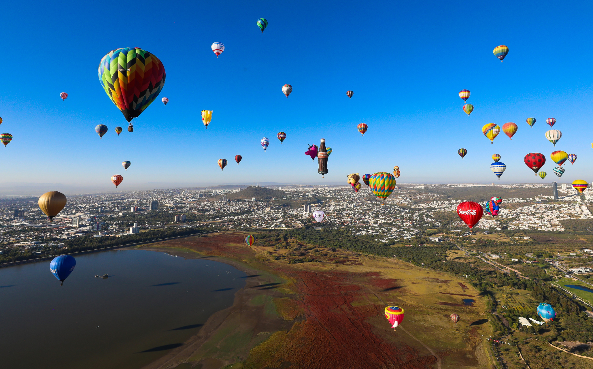 如果天空有童话,那一定是热气球节的样子  近日,墨西哥瓜纳华托州莱昂