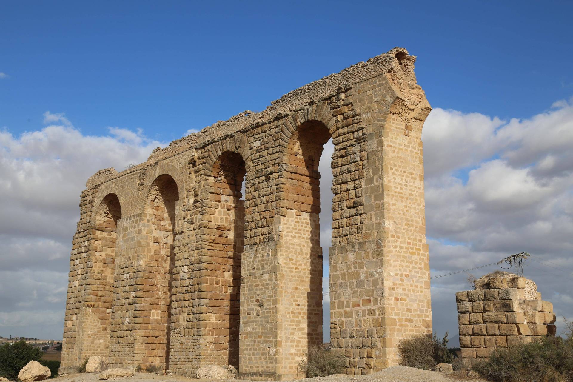 突尼斯著名历史遗迹宰格万渡槽,建于公元2世纪,用于向北部供水,曾是