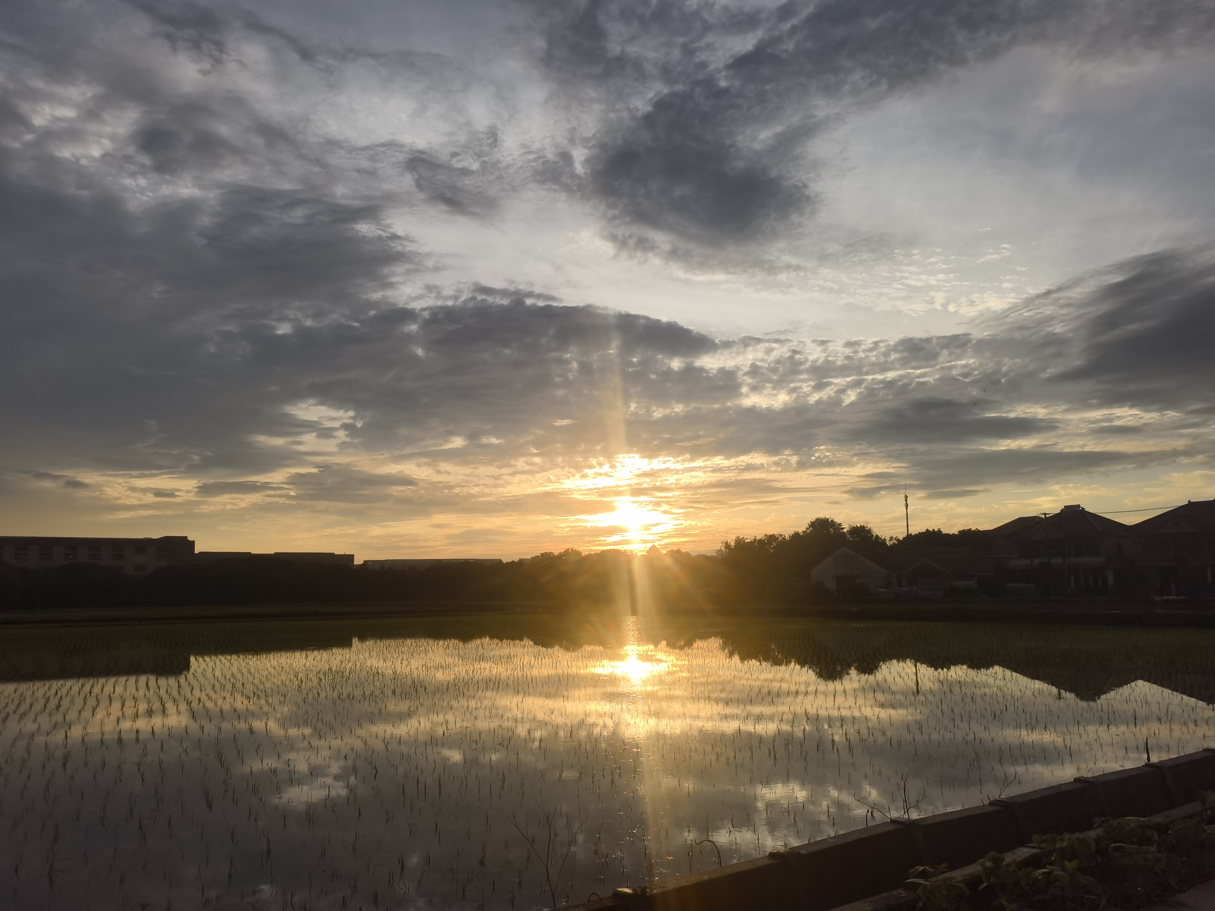雨过天晴后,乡下的天空很晴朗,我喜欢乡下,你们呢?