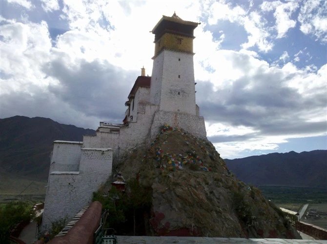 vlog记录生活#西藏旅游,山南市乃东区泽当镇雍布拉康风景区之旅