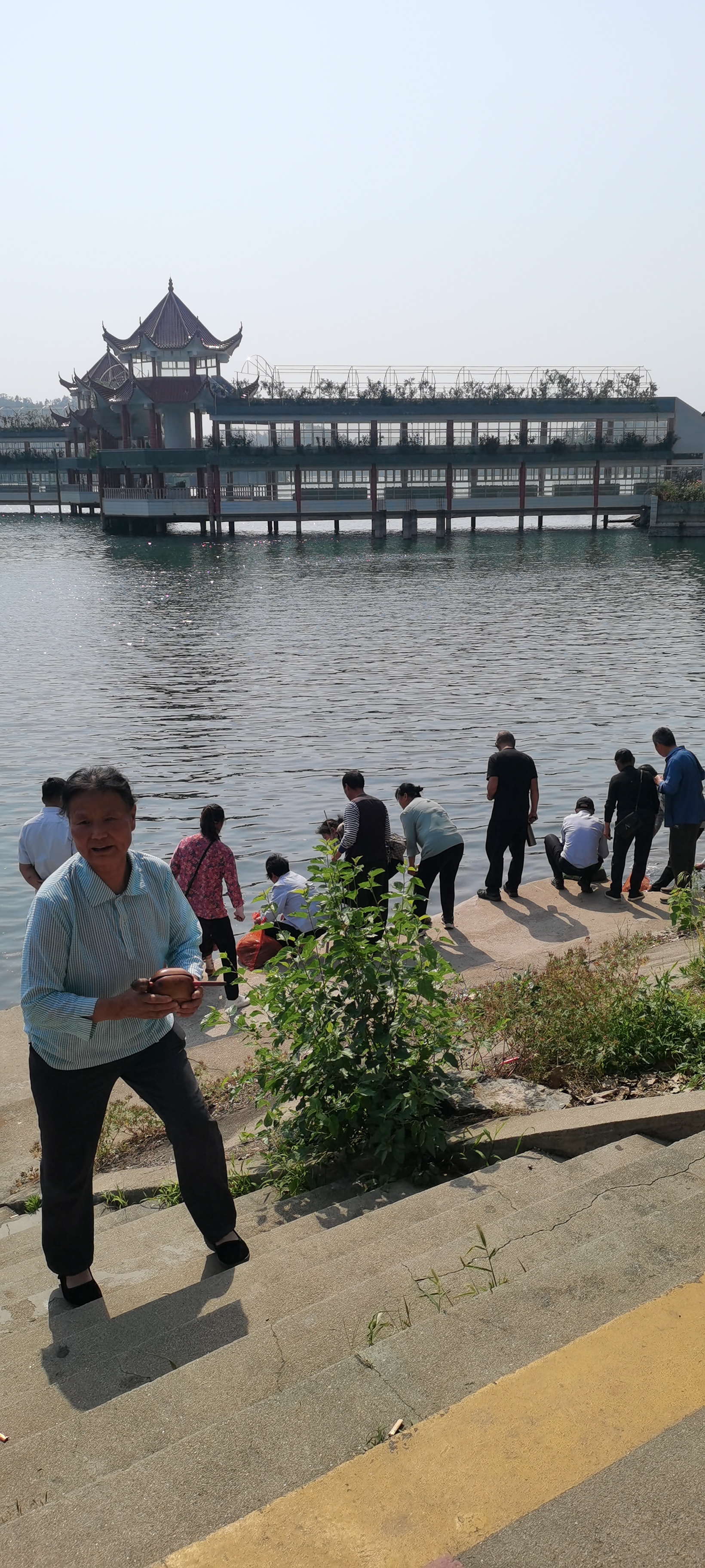 农历四月初八是如来佛祖的诞辰,新洲道观河旅游风景区的万佛宝塔旁有