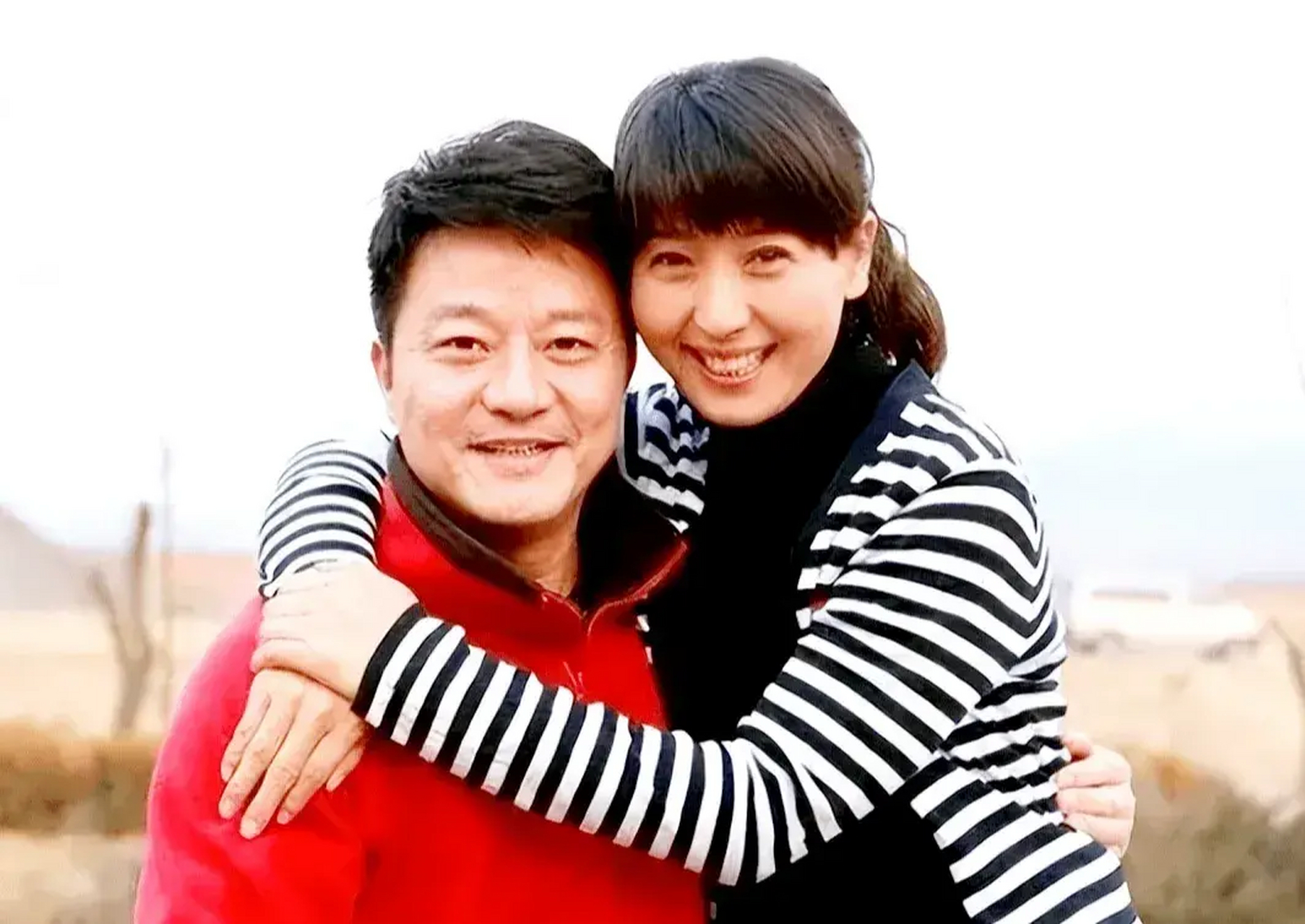 那年,45岁的闫学晶发现自己意外怀孕,很是纠结,当时女儿林傲雪已经