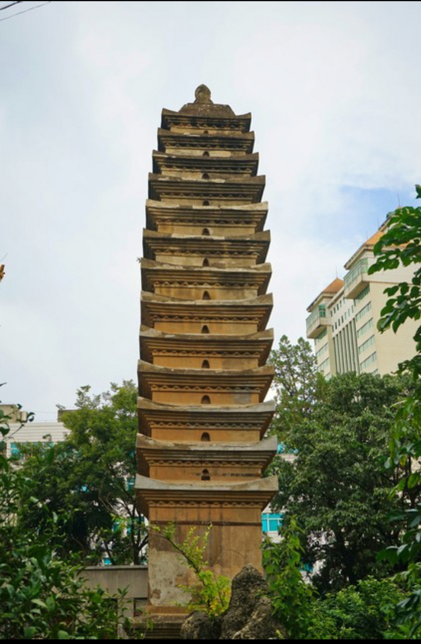 昆明的历史故事69期 昆明大德寺双塔位于云南省昆明市市中心,是一对