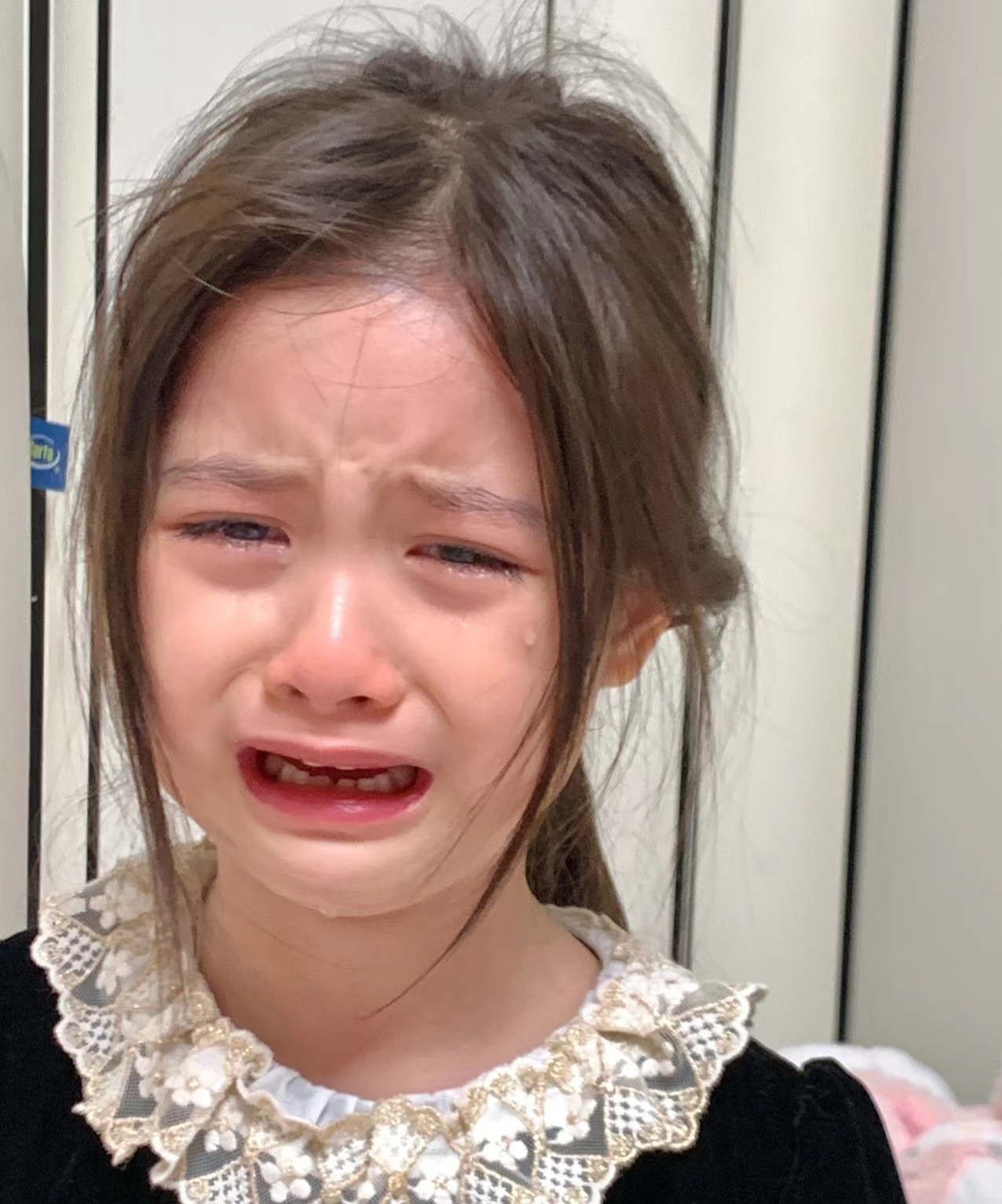 没想到,妻子回到卧室,收拾好一包衣服后,转身就离开