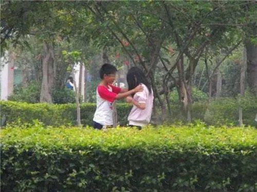 盘点那些亲吻的小孩