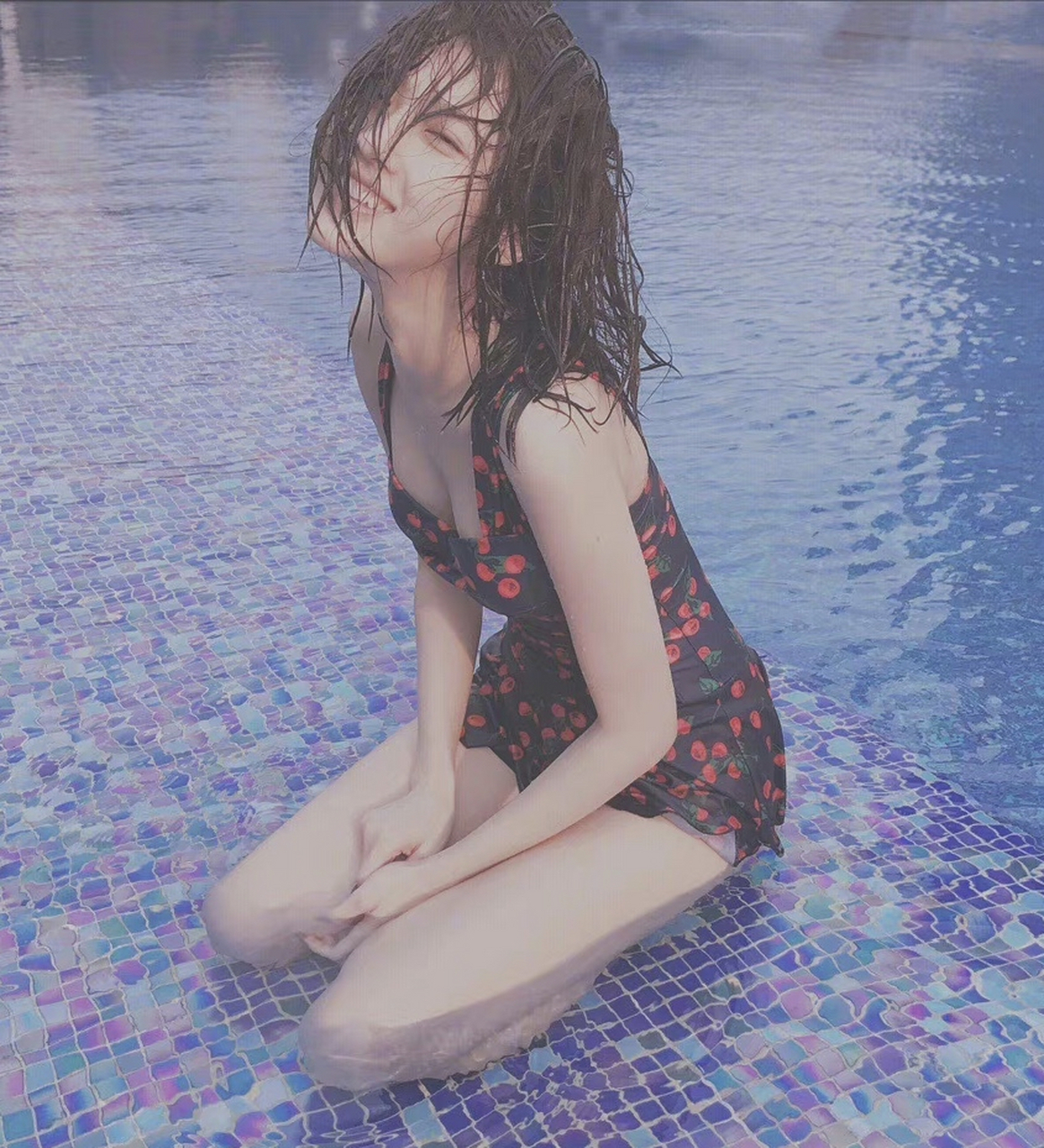 明星图集|张慧雯,童颜小明星,竟然也拍泳装照,你能相信,这是一个人吗?