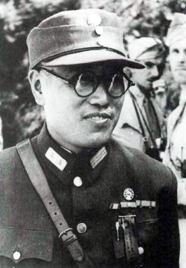 范汉杰是与他购备的一大捆高等数学书本一起进功德林的,他上黄埔前是