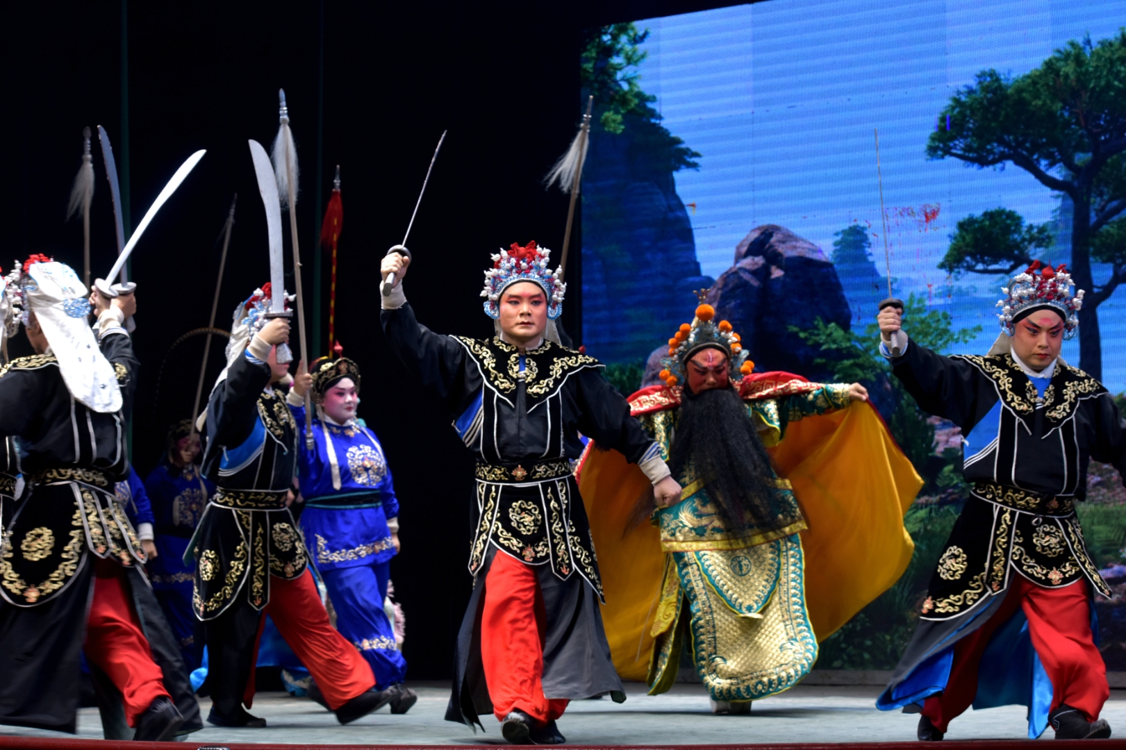 镜头下晋剧的精彩瞬间    晋剧是山西四大梆子剧种之一,又名山西梆子