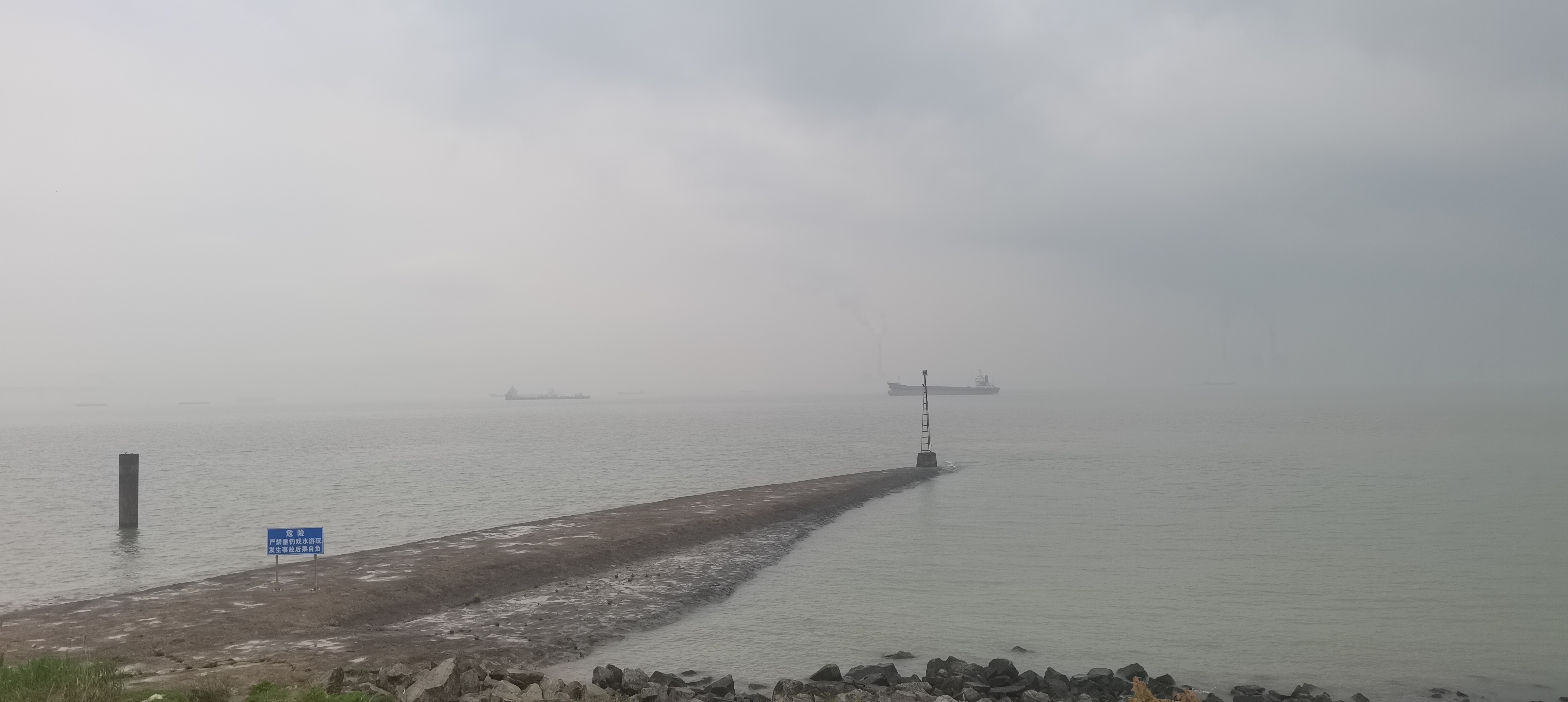 拍摄地点:江苏省苏州张家港市的通沙汽渡,沪苏通大桥等等