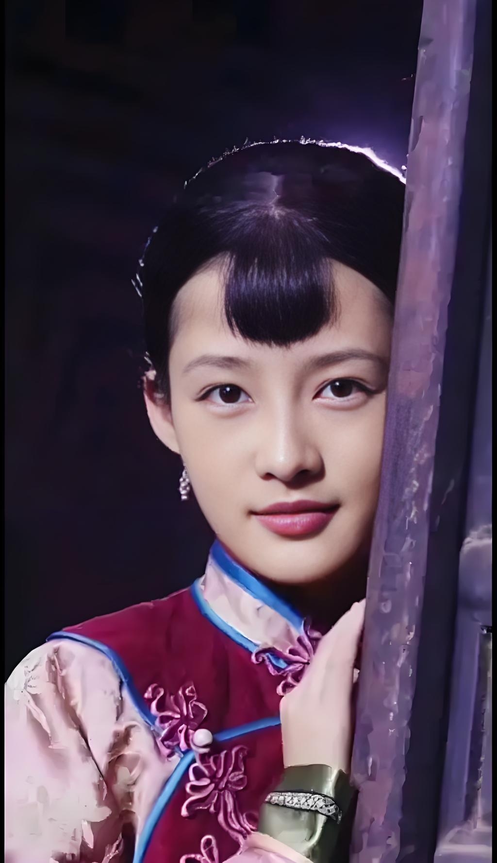 田小娥是《白鹿原》中一个极具悲剧色彩的女性角色,她的一生充满了