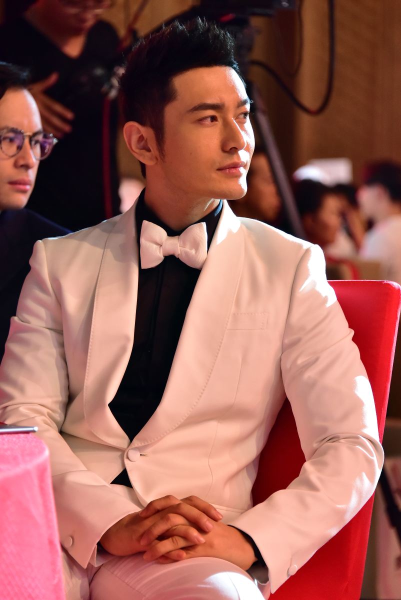 吴京黄晓明捐物资赈灾  黄晓明组建的明天爱心基金会官微发文:为及时