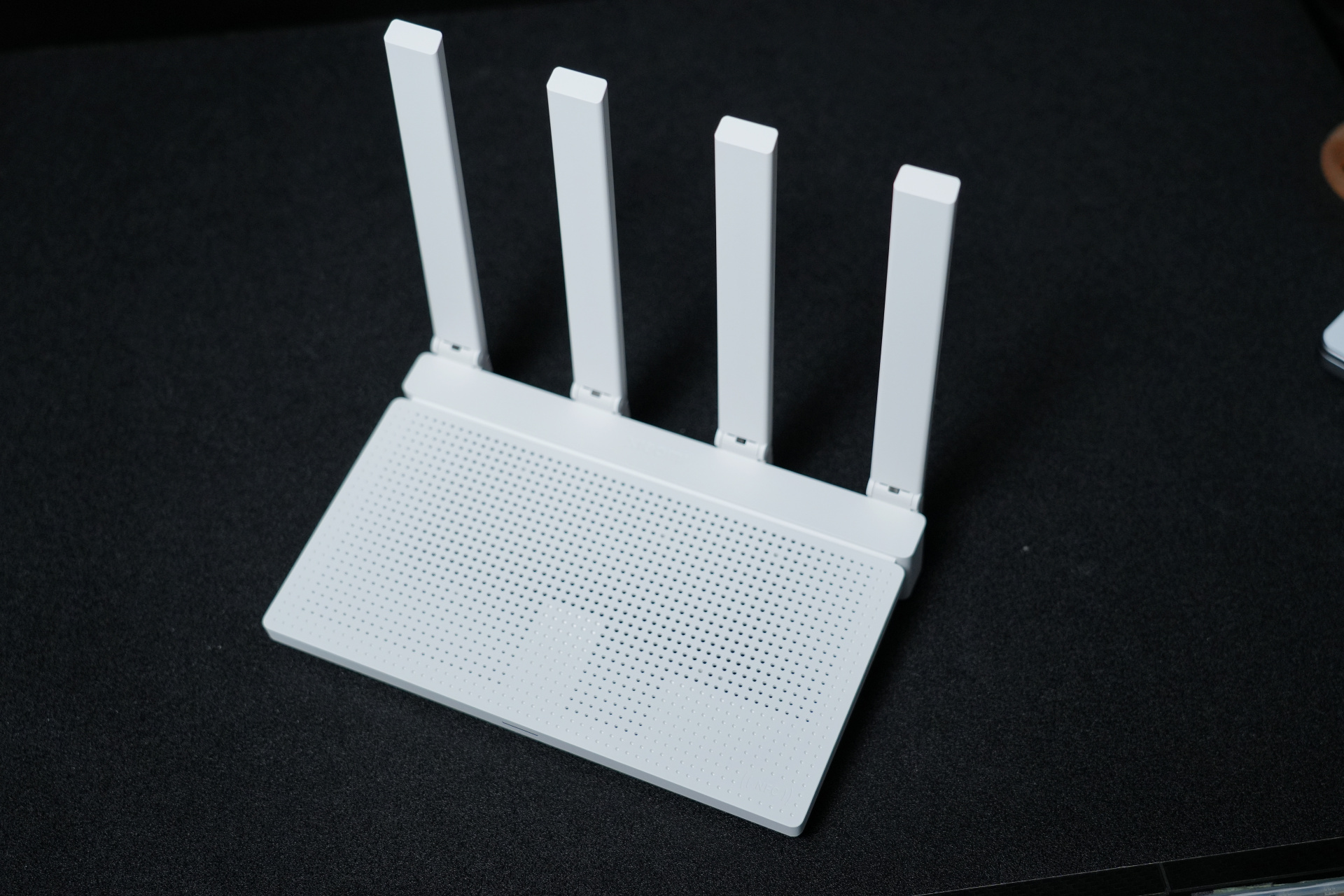 没啥好说的,mesh组网,小米手机nfc联网,160mhz频宽,4个可盲插千兆口