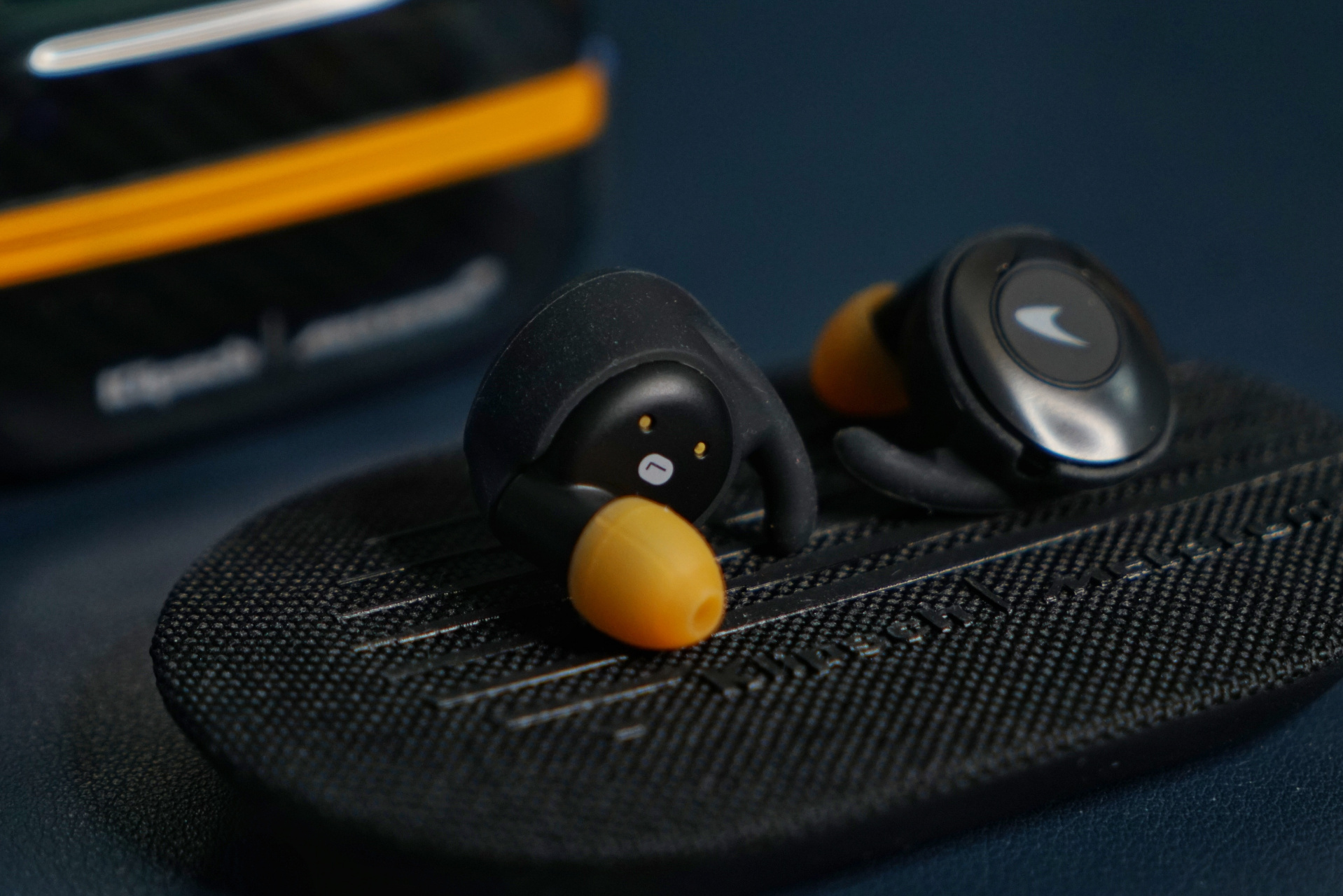 体验了几天klipsch t5 sport ii迈凯伦联名款真无线耳机  ●颜值:这款